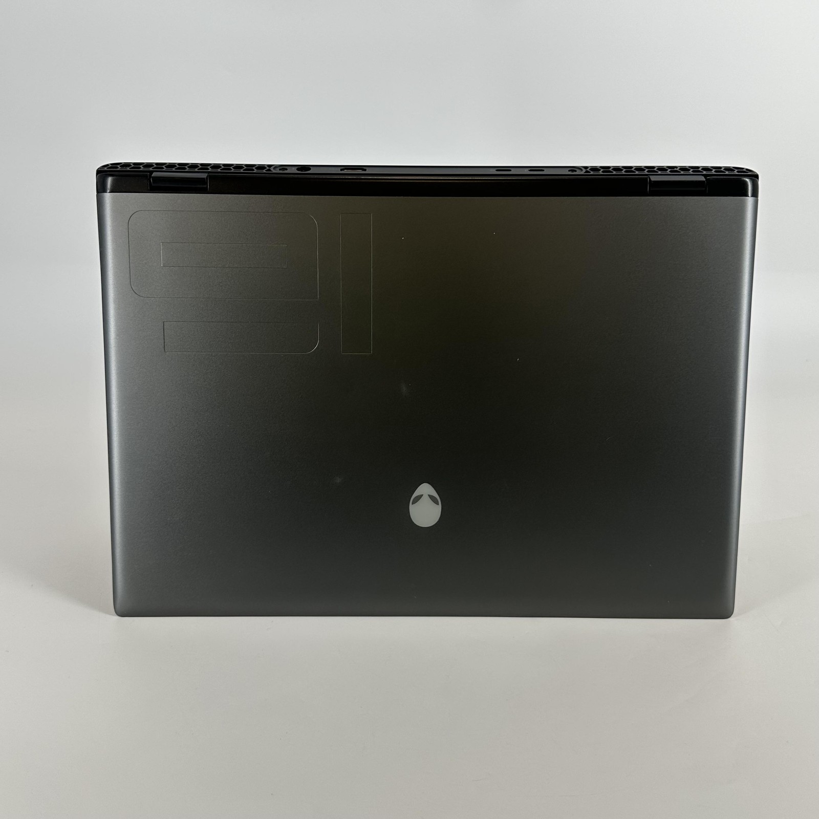 Dell Alienware M16 R2 240Hz QHD+ 1.4 GHz Ultra 7 155H 16GB 1TB SSD RTX 4070 Good