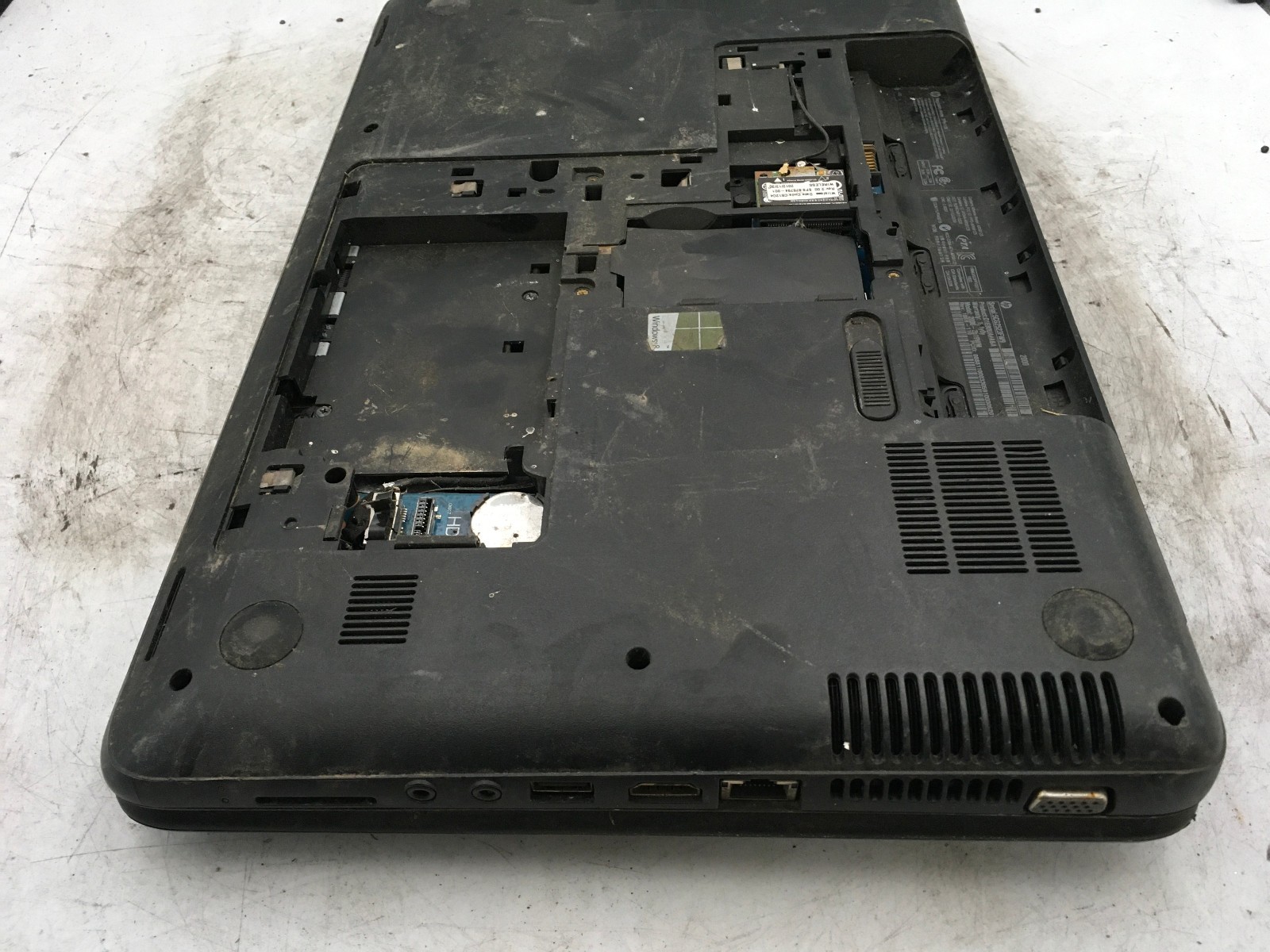 HP 2000-2B19WM – FOR PARTS/REPAIR – AMD E300 – NO RAM – 15″ -READ DESCRIPTION-BB