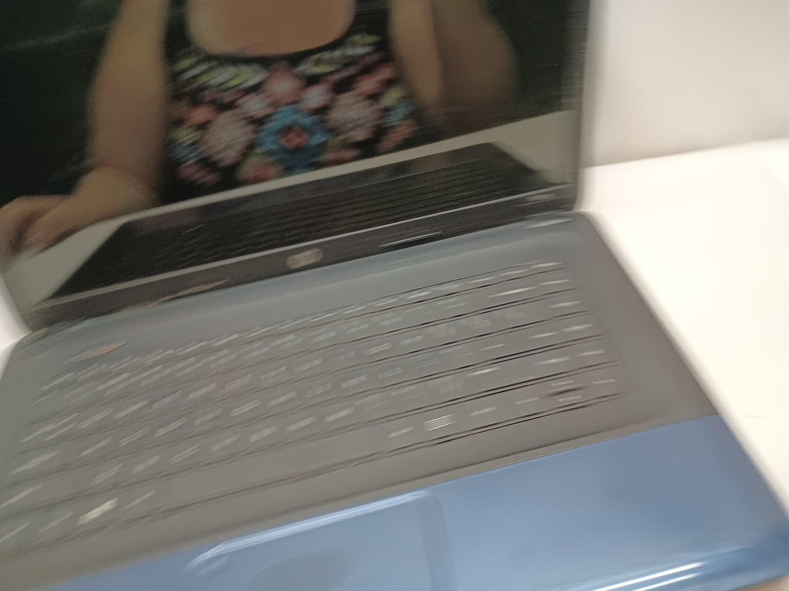 HP 2000 Notebook PC Laptop, As Is For Parts or Repair Broken Screen
