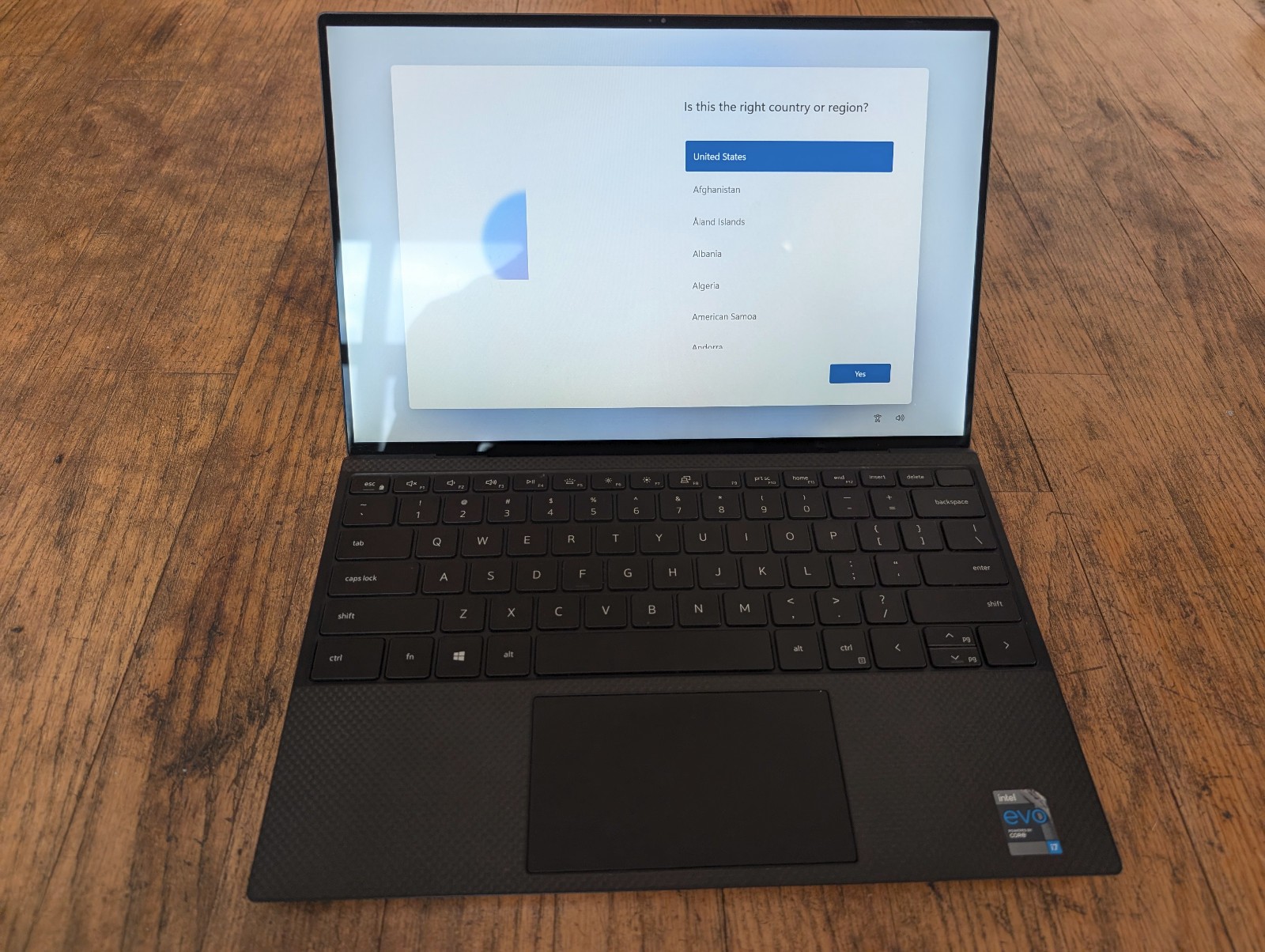 Dell XPS 13 9310 Laptop 2.8 GHz i7-1165G7 8GB 512GB SSD WITH USB-C DOCK/POWER