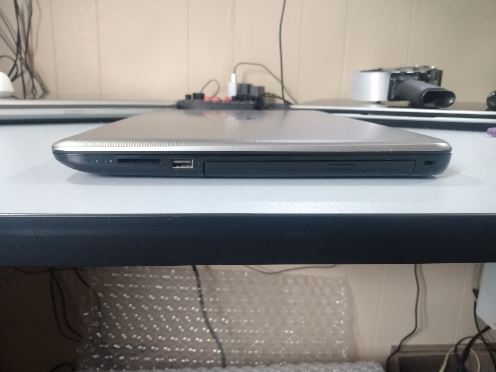 Hp 15-AY052NR windows 10 laptop