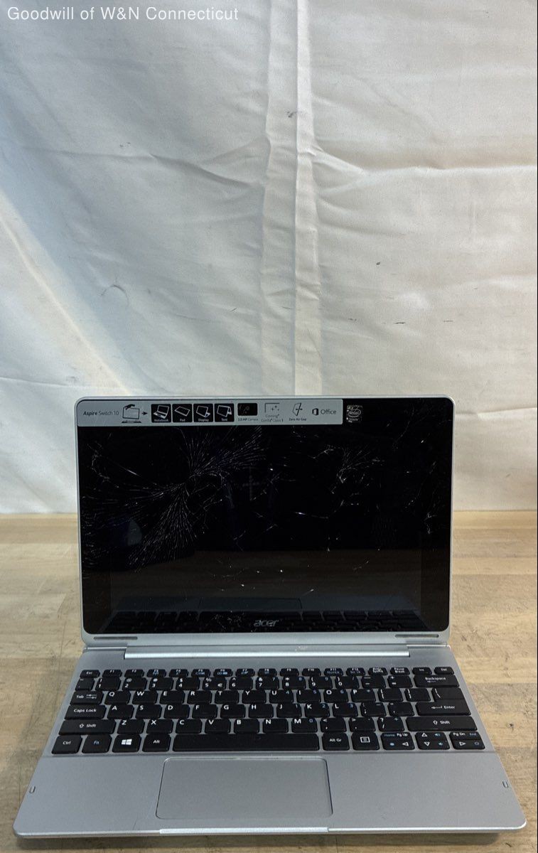 Acer Aspire Switch 10 2-in-1 Laptop Tablet Cracked Screen Not Tested
