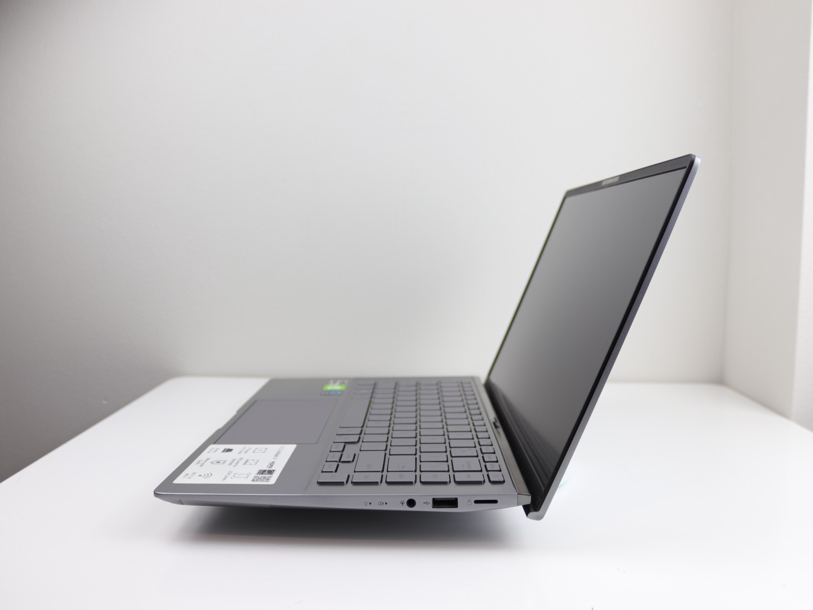 ASUS Zenbook UX434IQ 14″ Laptop Ryzen 5 4500U 8GB RAM 256GB SSD NVIDIA MX350