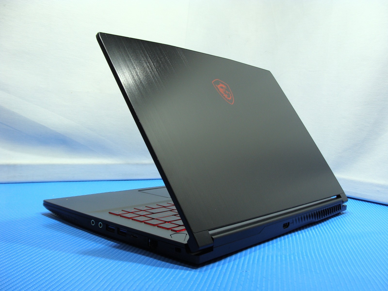 MSI Thin GF63 15.6” FHD 144hz i5-12450H 2.0GHz 8GB 1TB SSD RTX 2050 Battery 99%