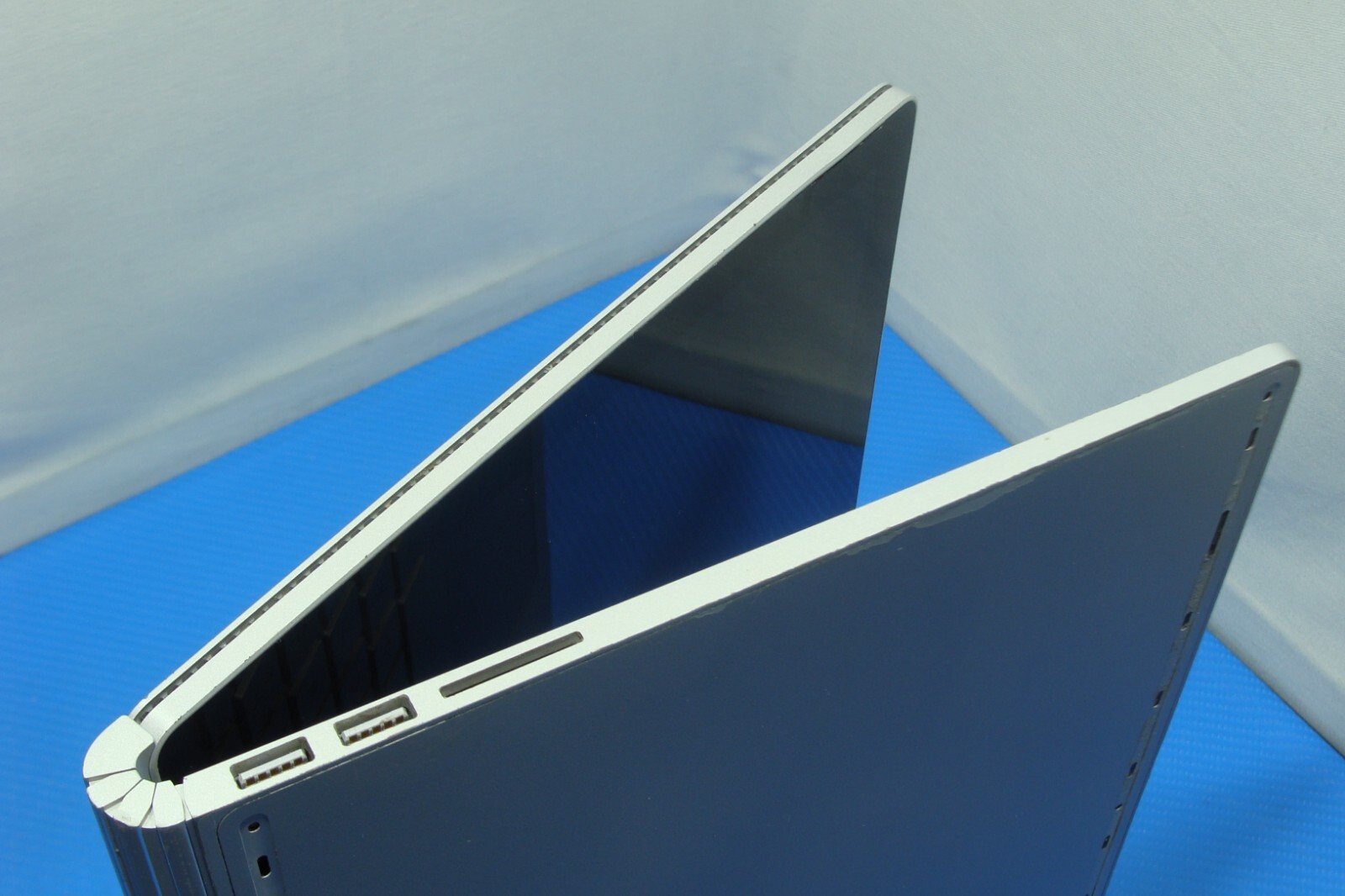 Microsoft Surface Book 2 1832 13.5″TOUCH i5-7300U 2.6GHz 8GB 256GB +Charger