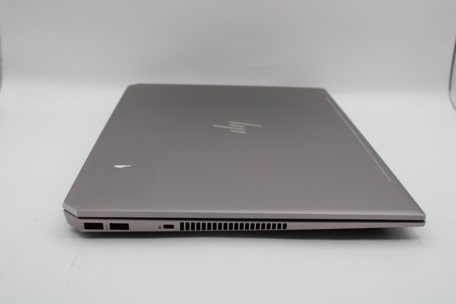 HP ZBook Studio G5 i9-9880H @ 2.3 GHz No RAM No SSD No OS *PARTS*BARE BONES*
