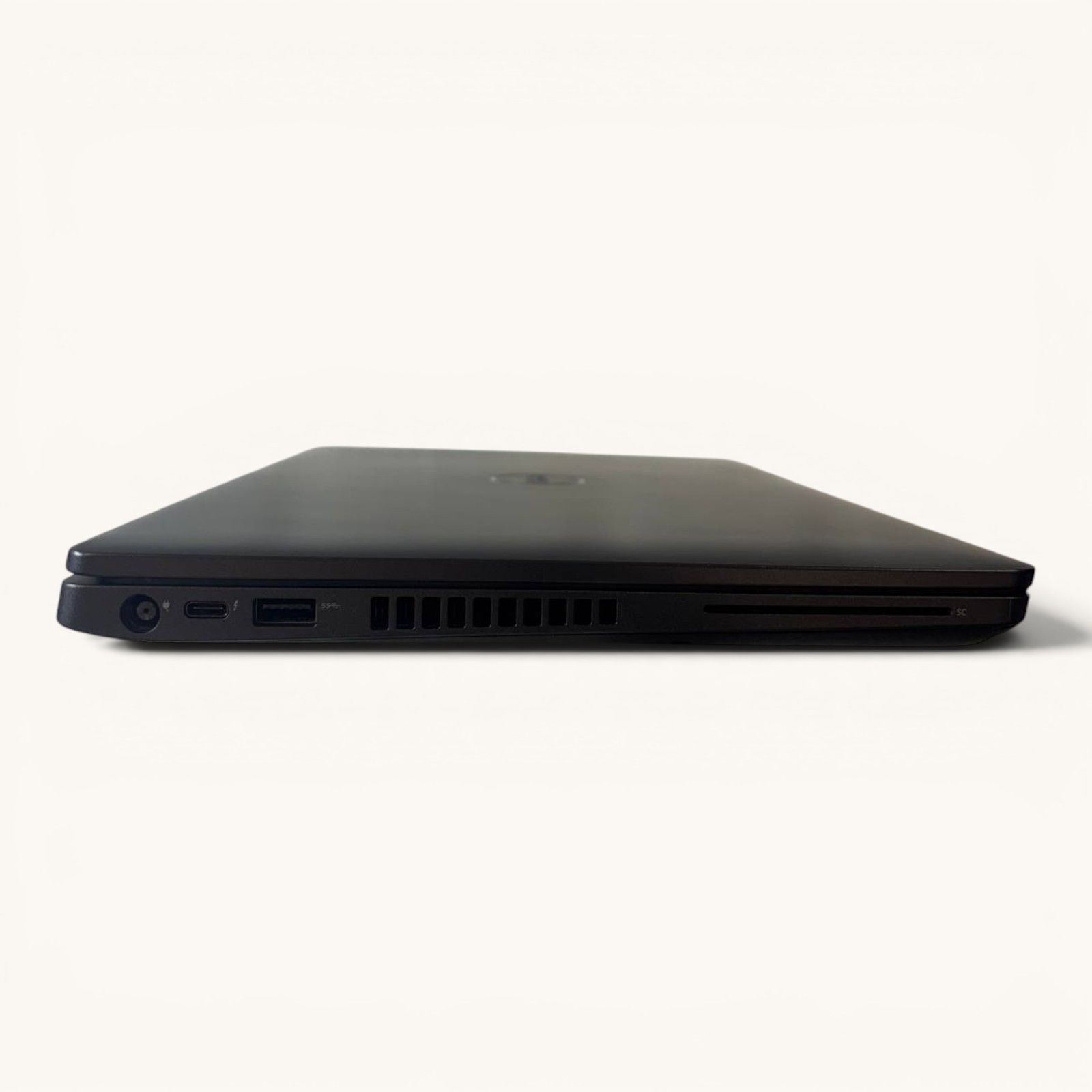 Dell Latitude 5400 Laptop 14″ i7 8th Gen 16GB RAM 256GB SSD Radeon 540X Win11