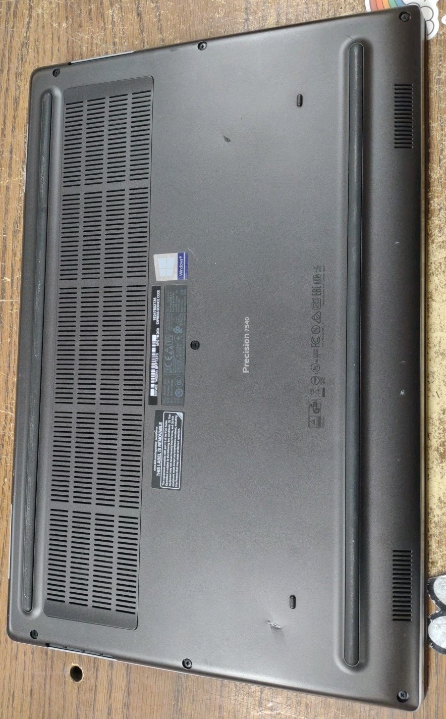 Dell Precision 7540 15.6″ W/ i7-9850H 2.6GHz 16GB 256GB SSD