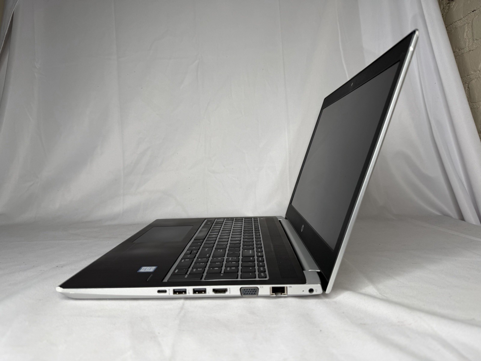 HP ProBook 450 G5 15.6” (i5-8250U, 1.6 GHz, 16GB RAM, 256GB NVMe SSD) Win11Pro