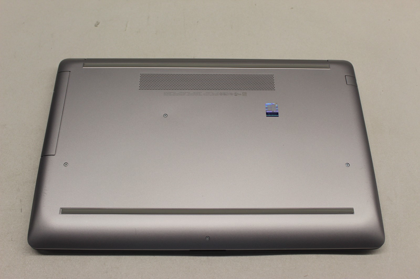 HP Probook 470 G7 I7-10510U 256GB NvME SSD 16GB DDR4 Win11Pro Radeon 550