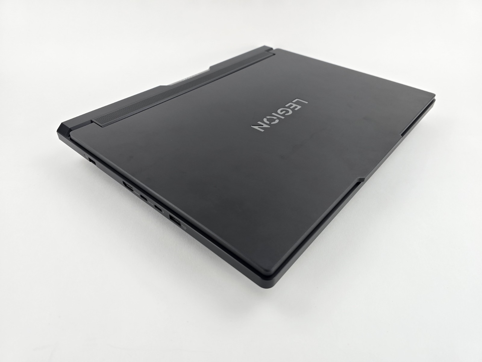 Lenovo Legion Pro 7i 16IAX10H 16″ 2.5K OLED Ultra 9 275HX 32GB 1TB RTX 5080 Good