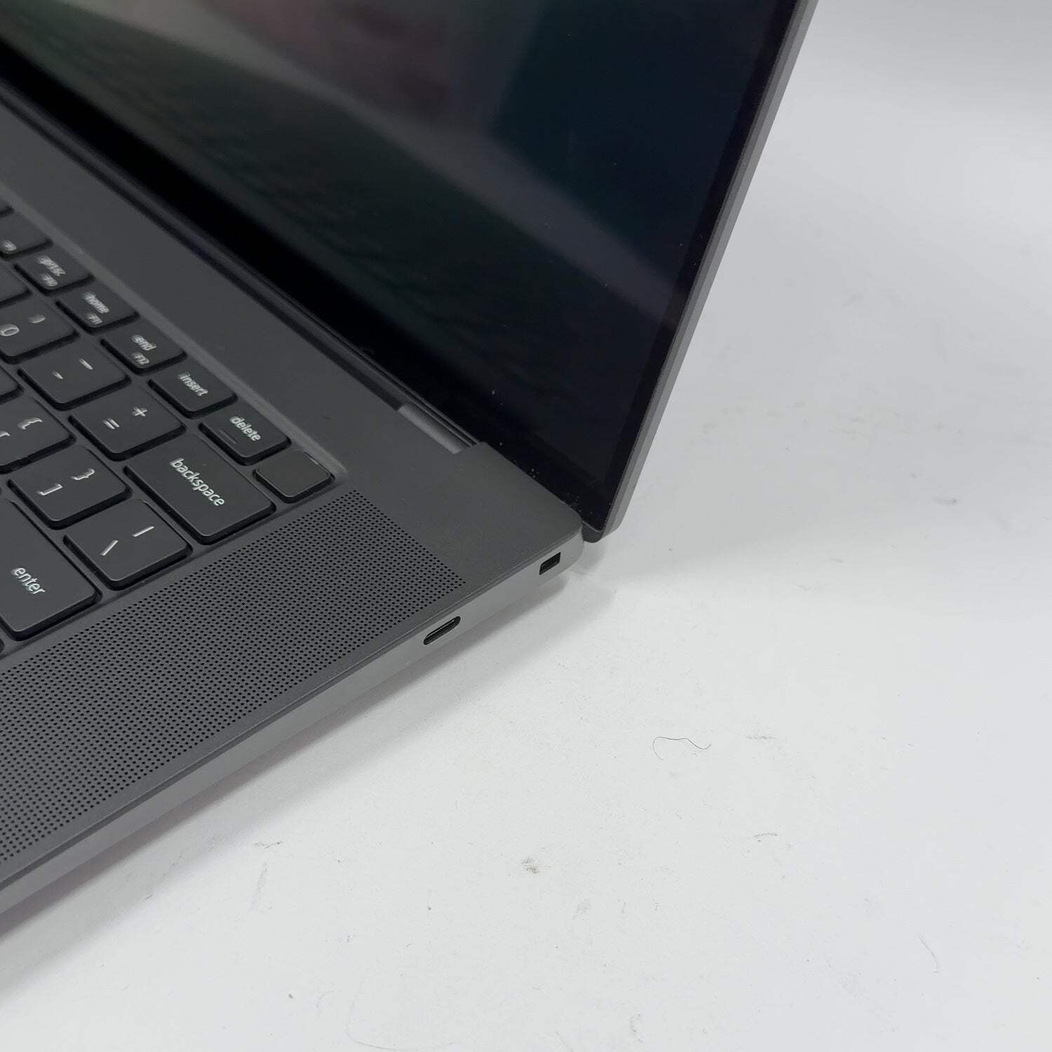 Dell Precision 5690 16″ Core Ultra 7 165H 3.8GHz 64GB RAM 1TB SSD RTX 4090