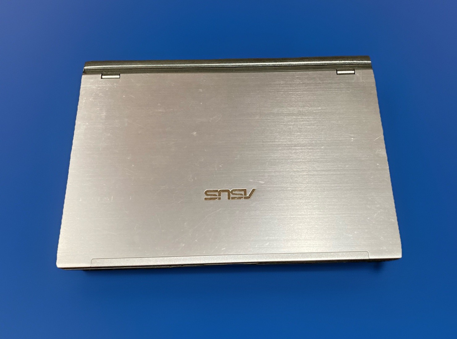 ASUS U56E Laptop/i5/6GB – No HD. Includes Original Box And Charger