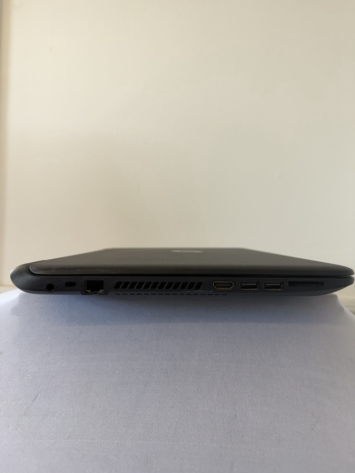 HP Laptop 15-f211wm – Intel – NO RAM – NO Storage – NO Battery – NO OS- Read Des
