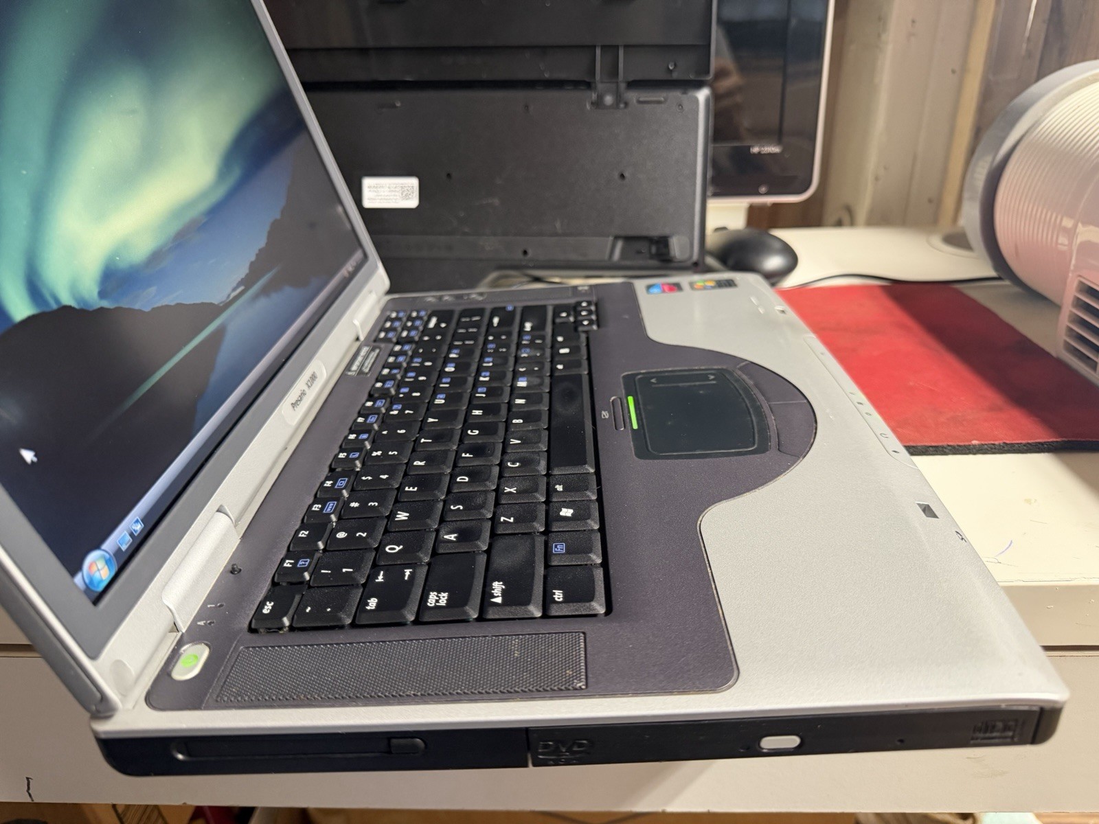Vintage HP Compaq X1000 Laptop 15.1 TFT, WinVista, Cen 1.73 GHz, 30 GB, 1.5 DVD