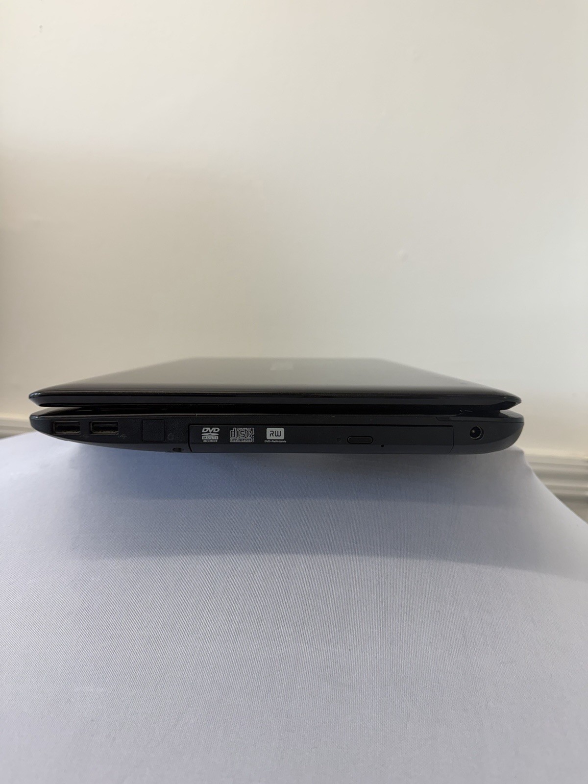 Toshiba Satellite L655-55117 Laptop -Unknown if Screen is Good-Intel i3-Read Des