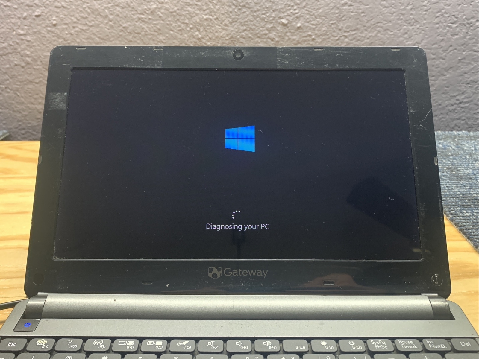 Gateway ZE6 LT2815u 10.1″ Netbook 1.66 GHz 320GB HDD 1GB RAM 16:9 1024 x 600 