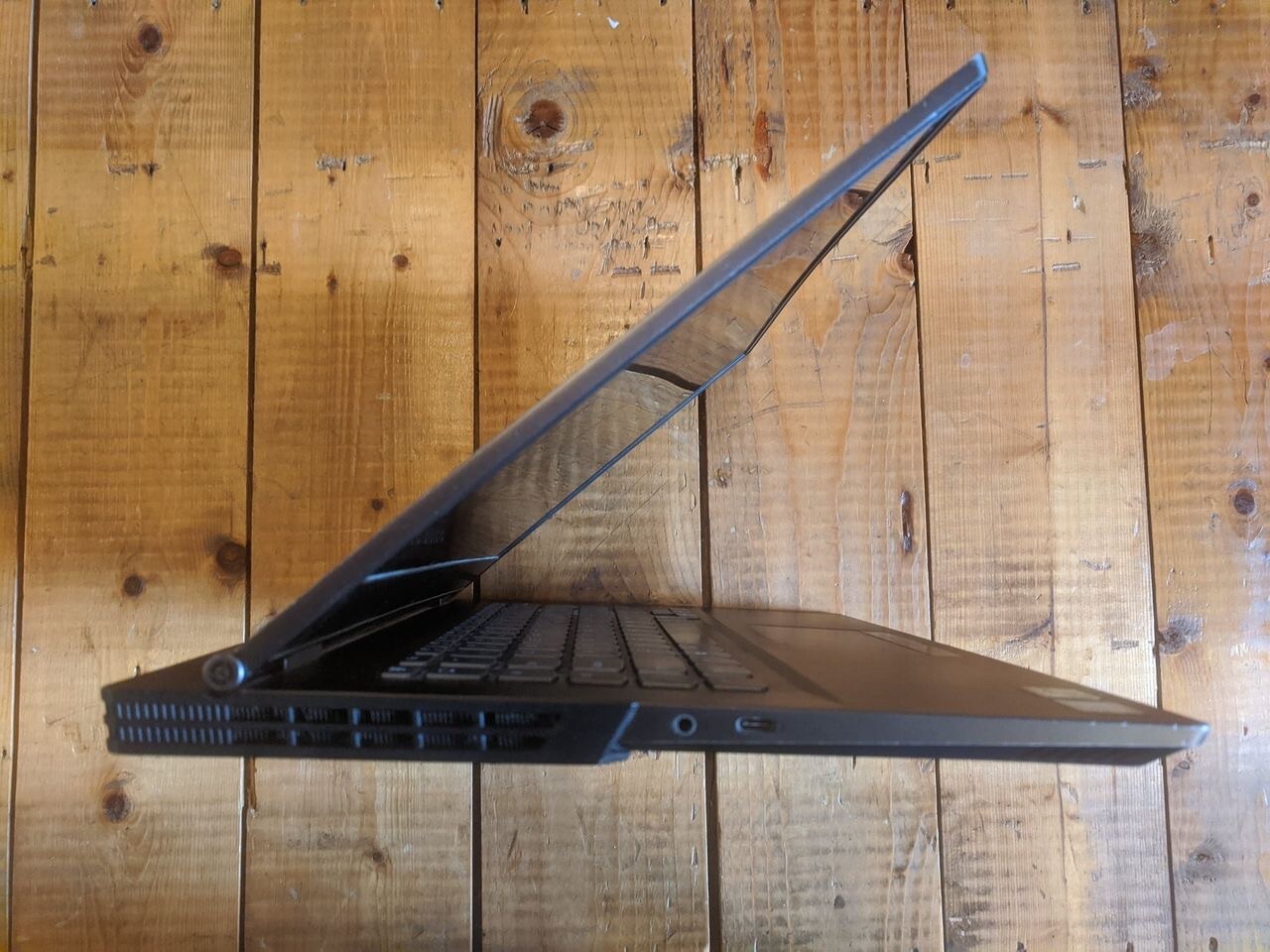 Lenovo Legion Y730 15.6″ I5-8300H GTX 1050Ti 8GB RAM 1TB HDD + 128GB SSD