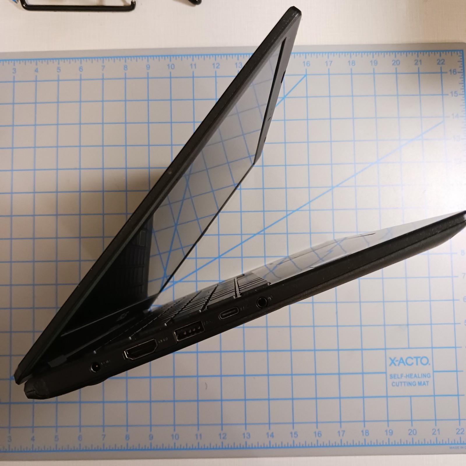 Asus L410m 180 Degree Laptop Celeron N4020 @ 1.10GHz 4g Ram 64g SSD Linux Mint