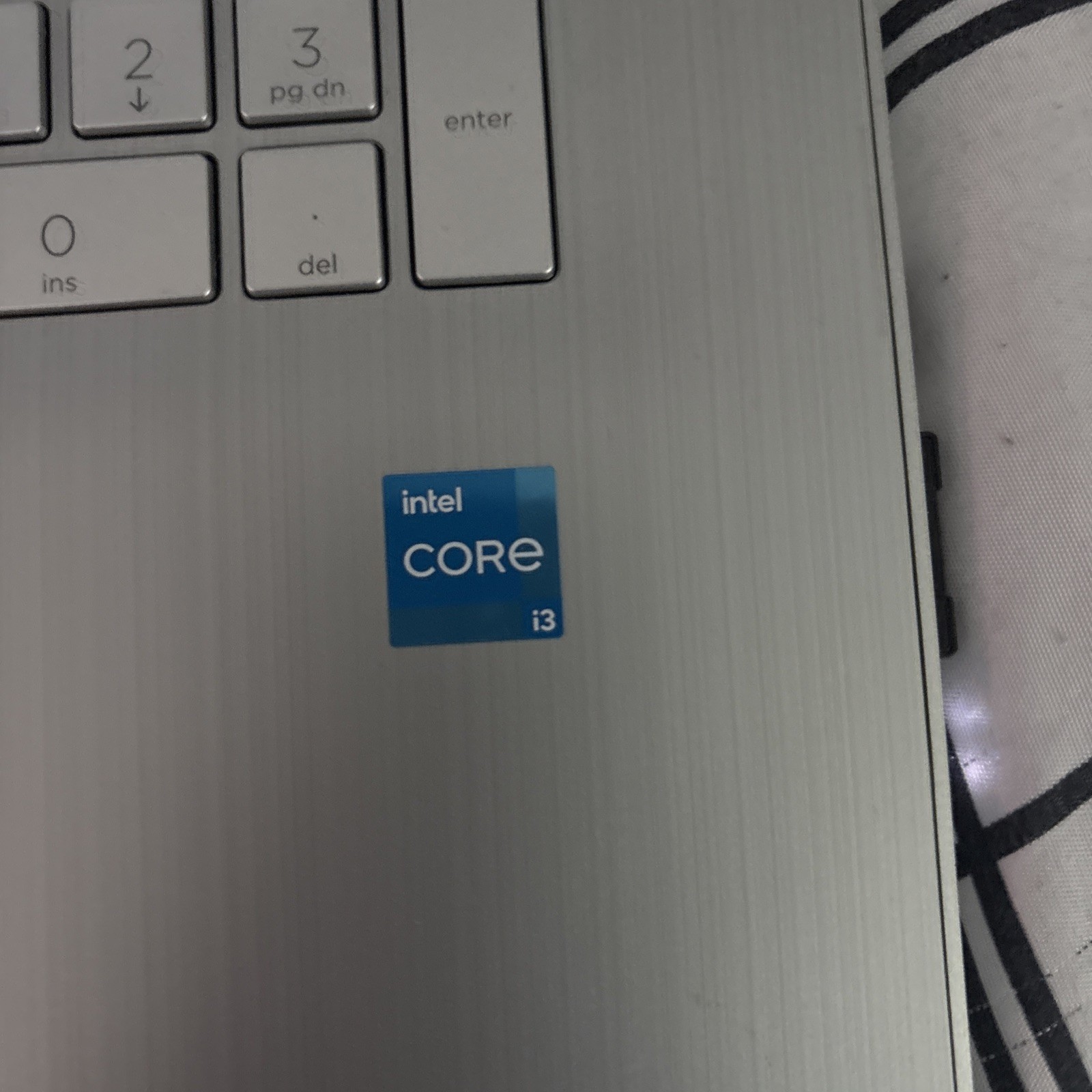 HP laptop 15-fd0xxx intel core i3 238 GB – 8 GB RAM-Message for better offers