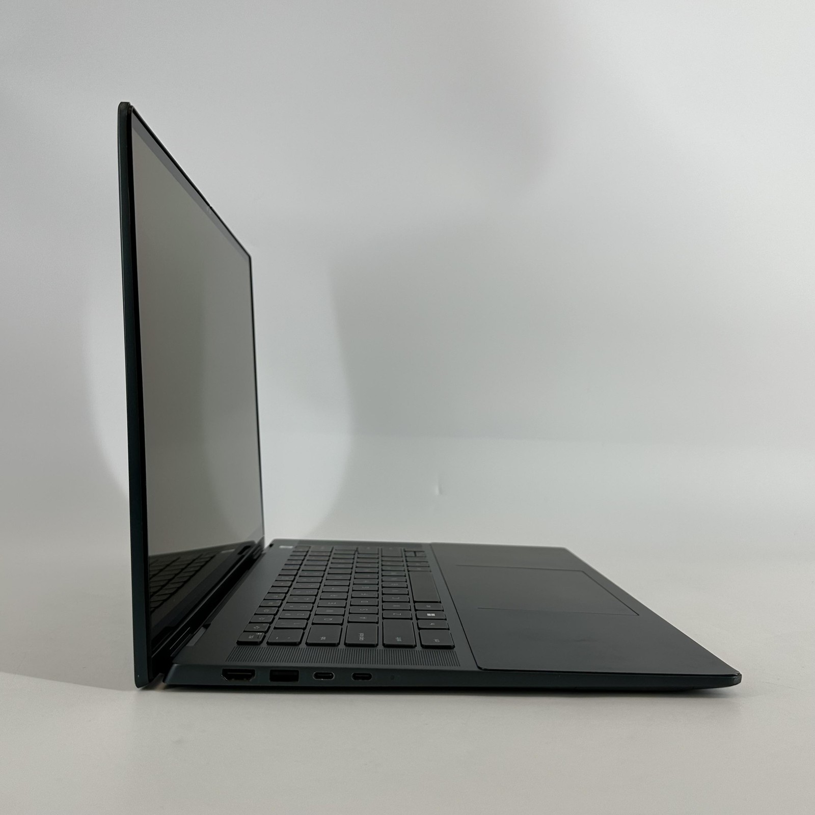 Dell Inspiron 7620 (2-in-1) 16 UHD+ TOUCH 2.1 GHz i7-1260P 16GB 512GB MX550 2048