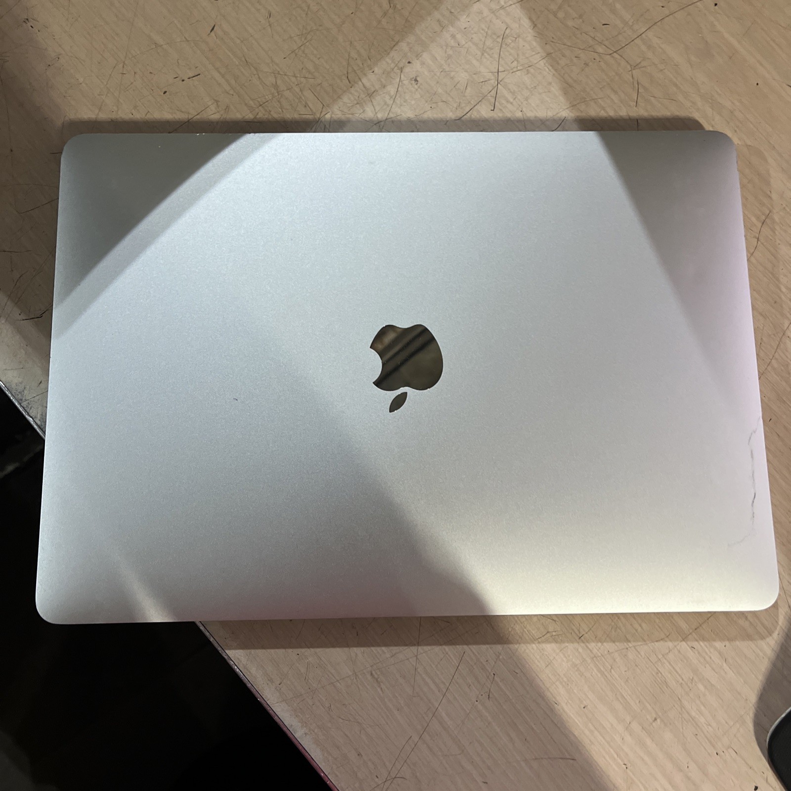 APPLE MACBOOK PRO “M1″ 8 CPU/8GPU 13” 3.2GHZ 8GB RAM 256SSD