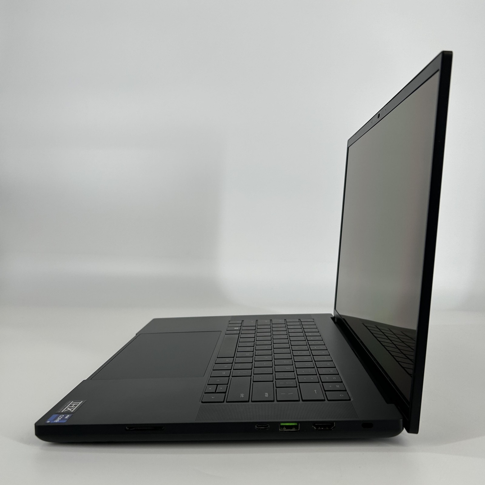 Razer Blade 16 240Hz QHD+ 2024 2.2 GHz i9-14900HX 32GB 2TB SSD RTX 4090 Good