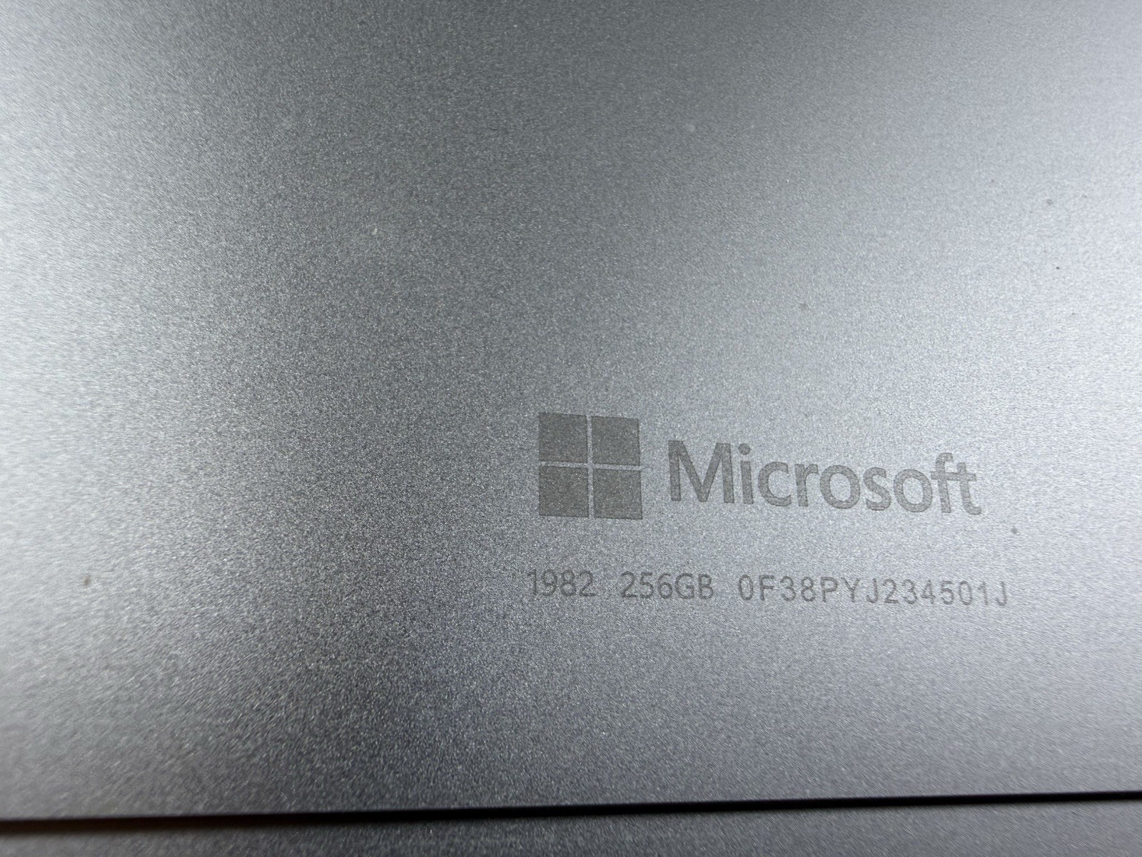 Microsoft Surface Pro 8 (1982) i5-1145G7 – 16GB RAM – 256GB 120Hz – Win 11 Pro