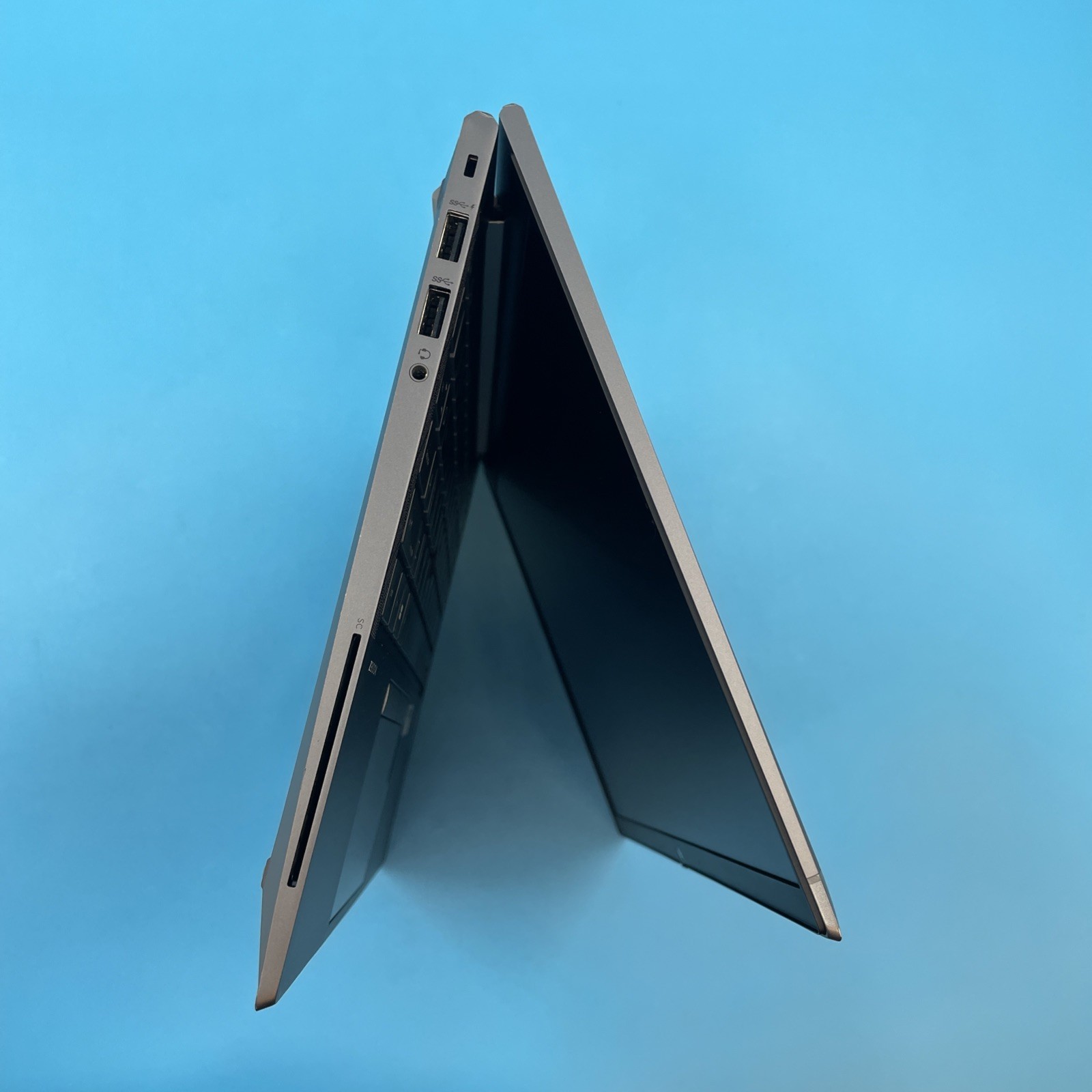 HP Firefly G8 | i5-1135G7 | NO RAM | NO DRIVE | NO OS | NO BATTERY
