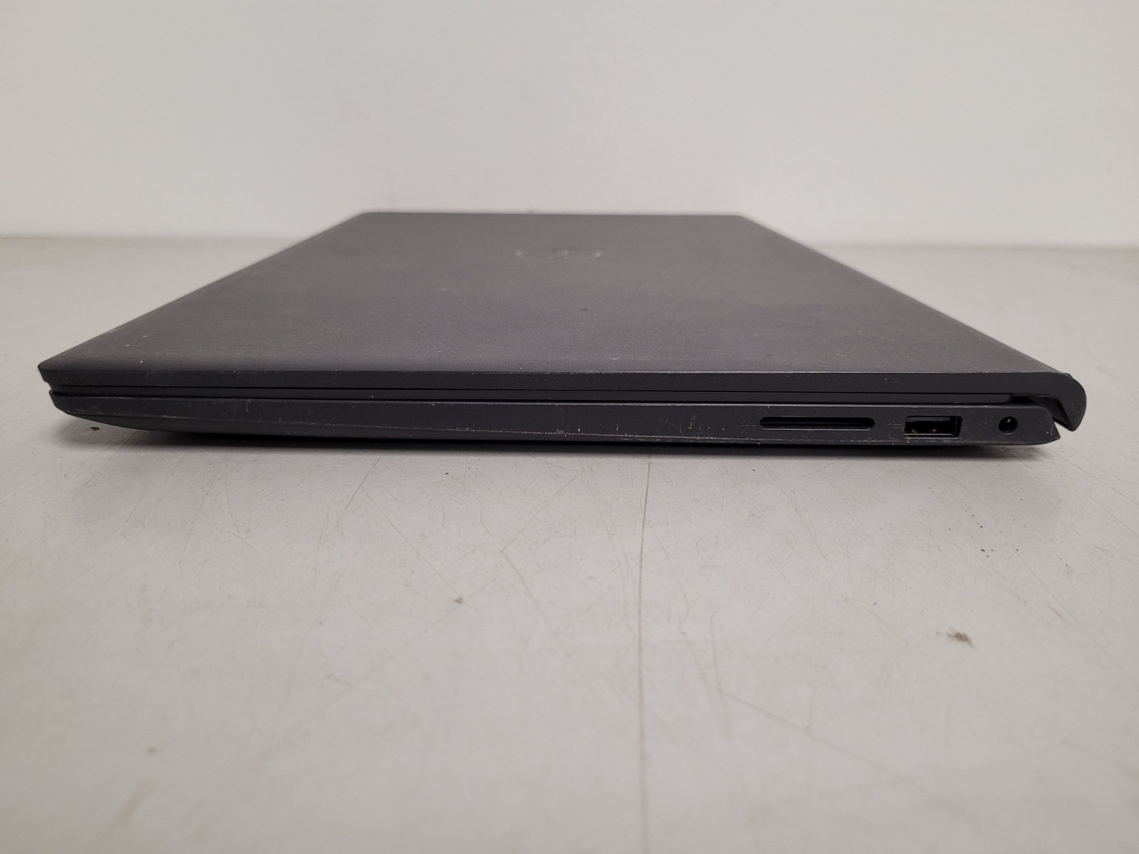 Dell inspiron 15 3525 Ryzen7 5825u 2000ghz 16gb ram 512gb ssd Charger 7XY7DF3