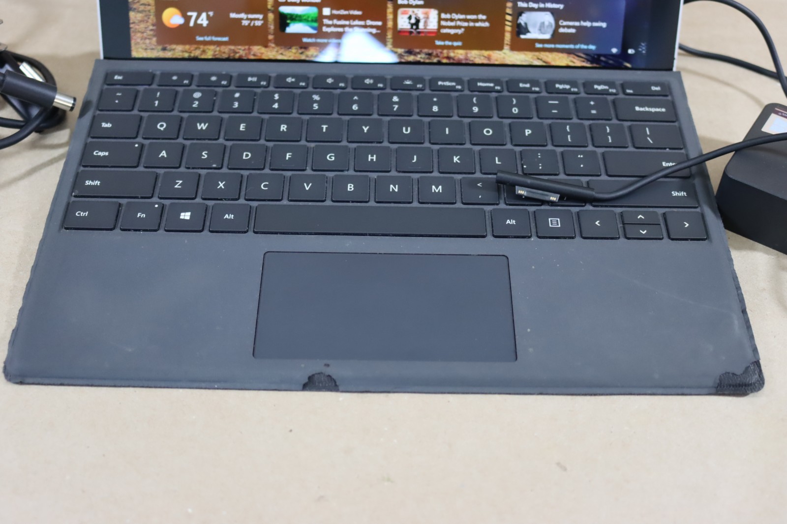 Microsoft Surface Pro 5 i5-7300U 8GB RAM 256GB Wi-Fi + LTE