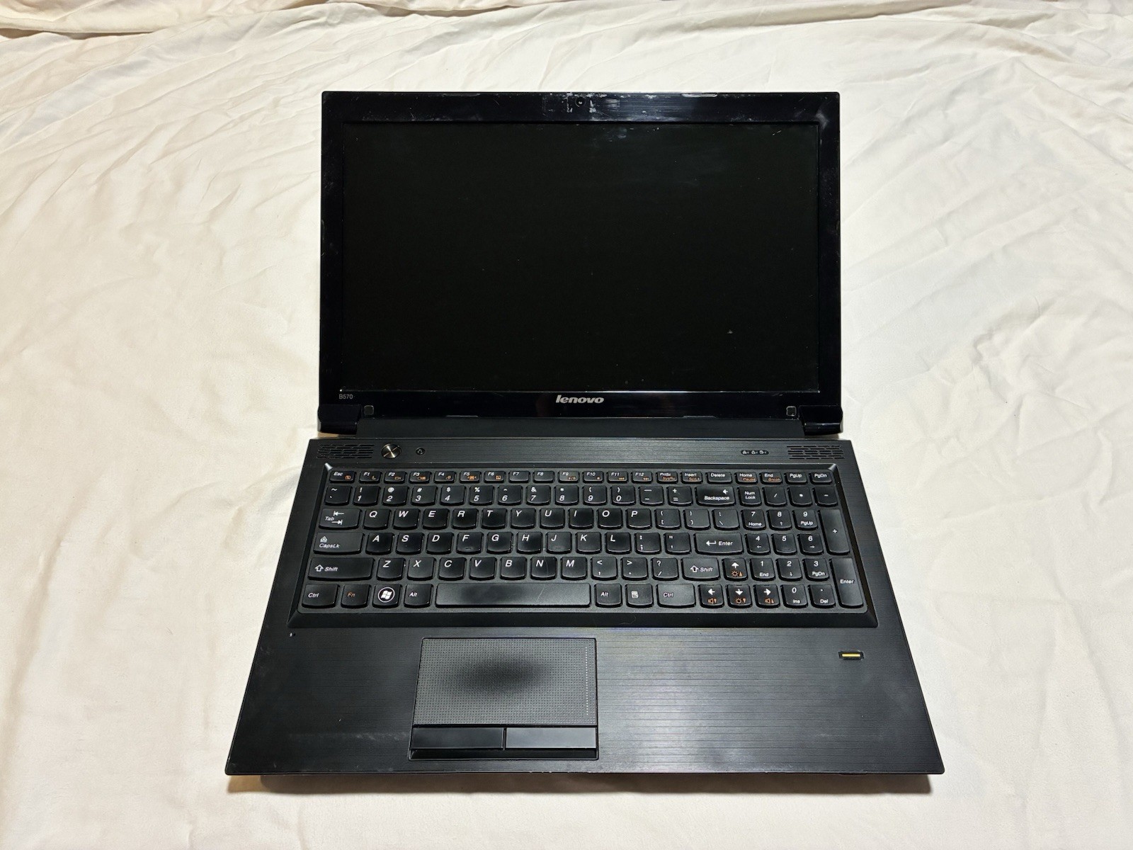 Lenovo B570 15.6″ Core i3-2310M 2.10GHz 4GB 500GB Samsung SSD DVD HDMI VGA AC