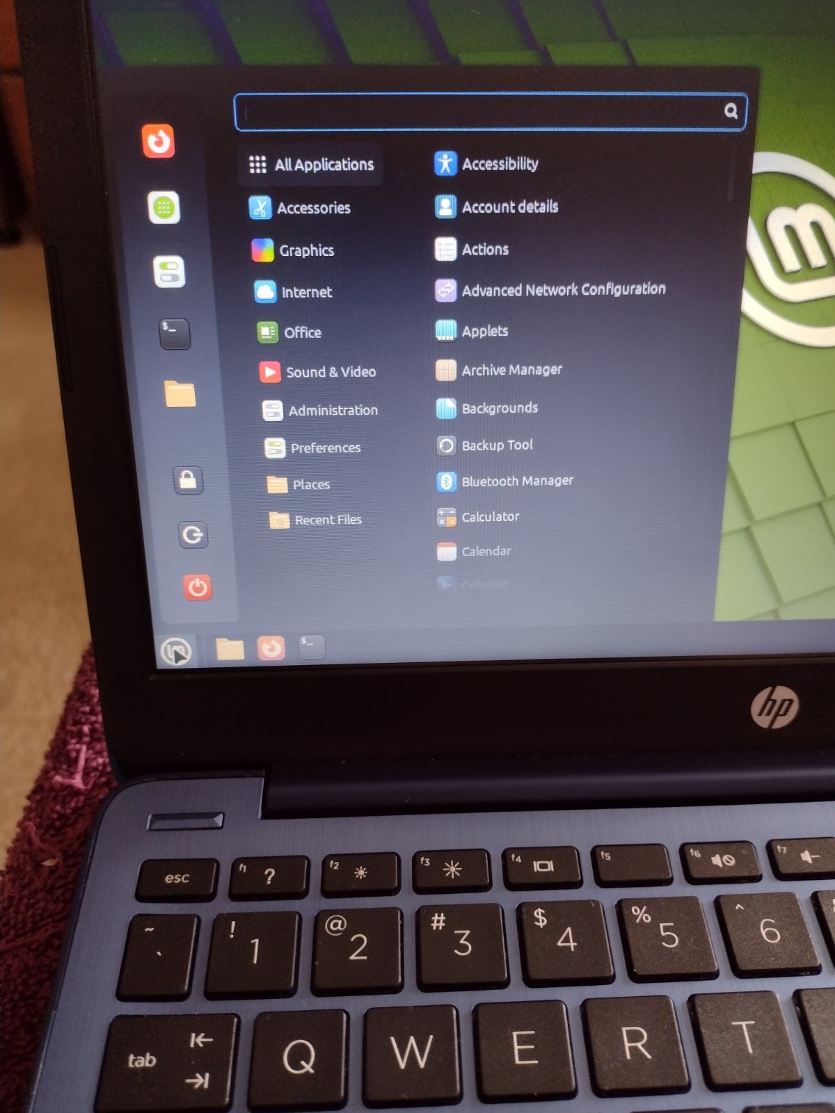 HP 11-ak1010nr Stream Laptop 11.6″ 32GB x5-E8000 1.1GHz 4GB DARK BLUE LINUX MINT