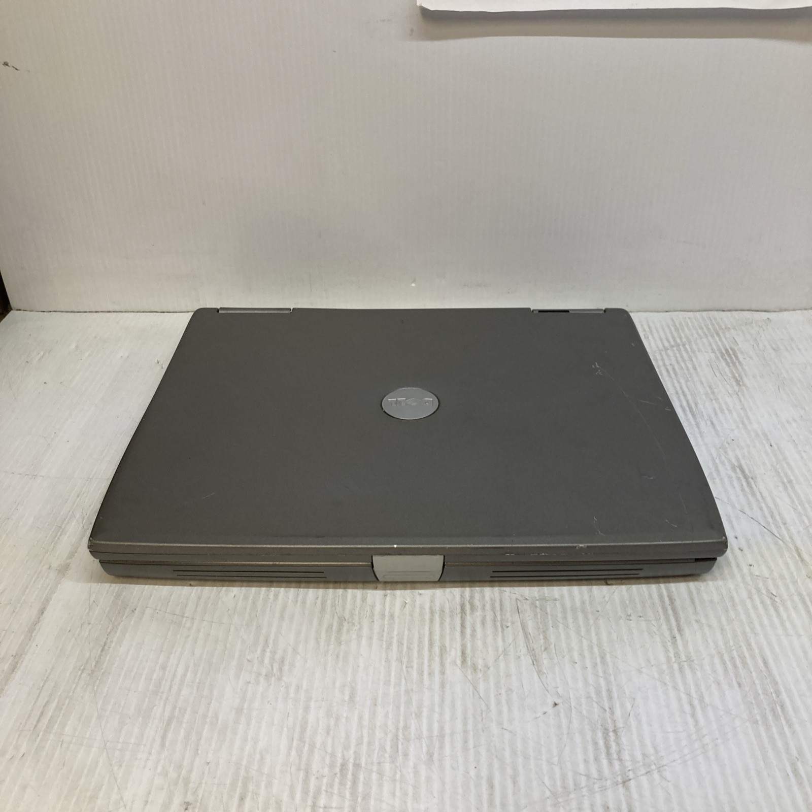 Dell Latitude D600 Intel Pentium M 1.6GHz 1 MB NO HDD Boot to BIOS