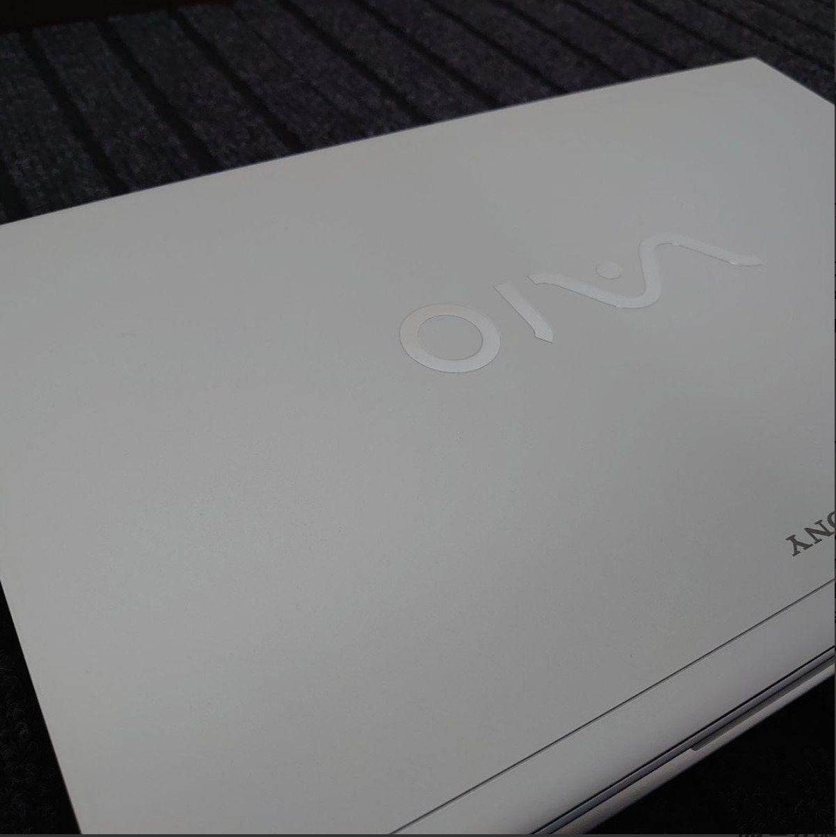 SONY VAIO Z 13.1 Laptop Silver Win10 Pro Core i5-560M GeForce GT 330M