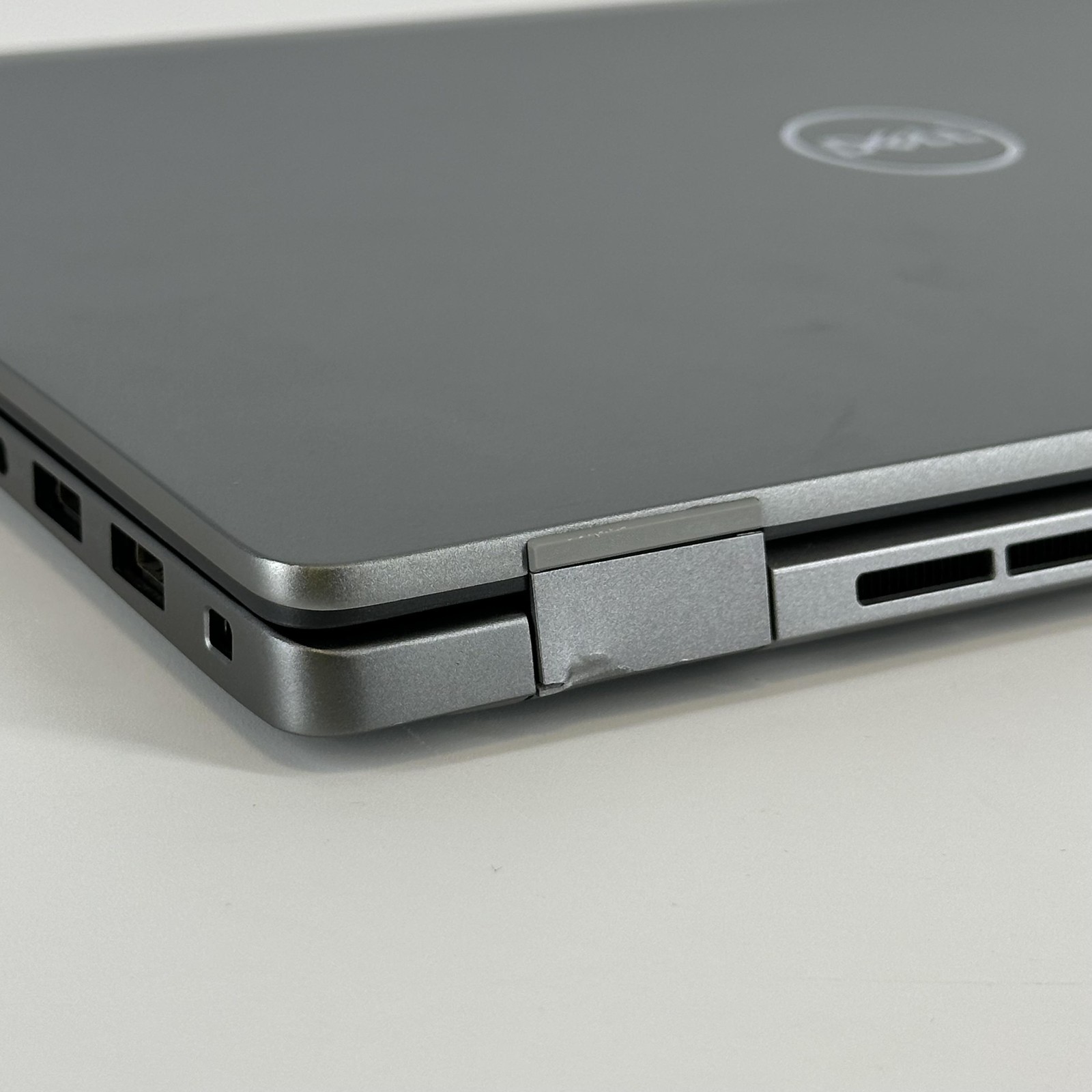Dell Latitude 7450 14 Gray FHD+ 3.8 GHz Ultra 7 165H 32GB 512GB SSD HINGE SPLIT