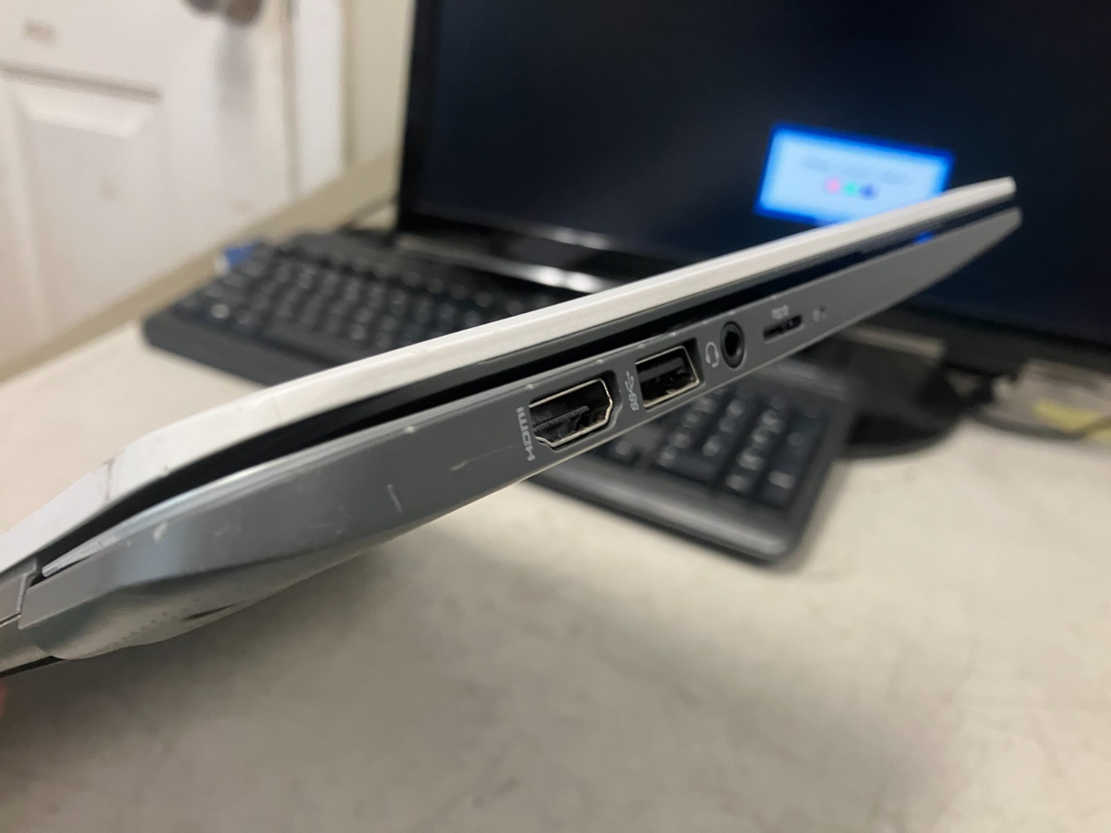 HP Chromebook 14-X013DX 14″ 4GB RAM – FOR PARTS AS IS