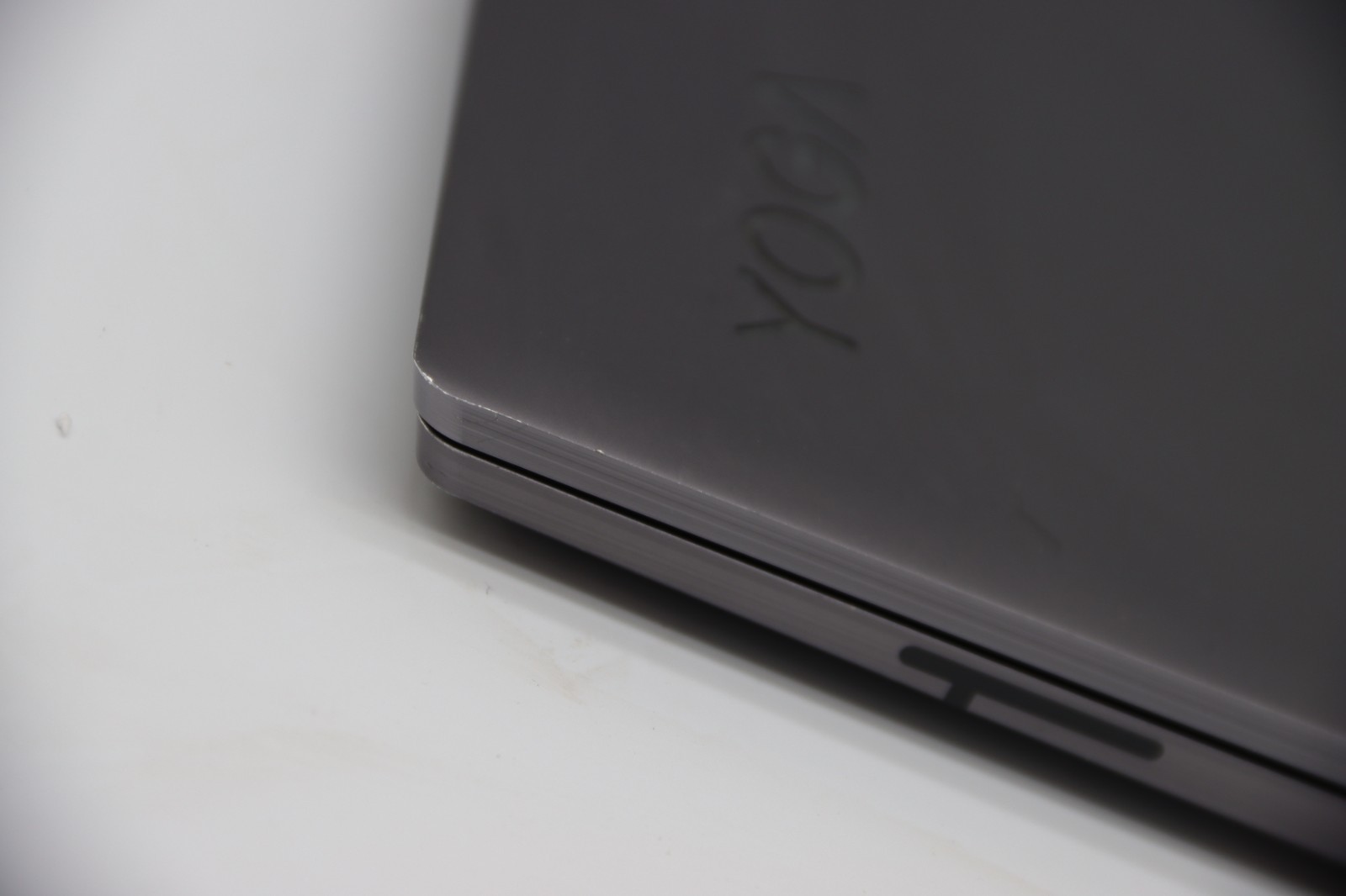 Lenovo Yoga C930-13IKB Laptop 13.9″ Intel Core I7-8550U 12GB RAM 256GB SSD