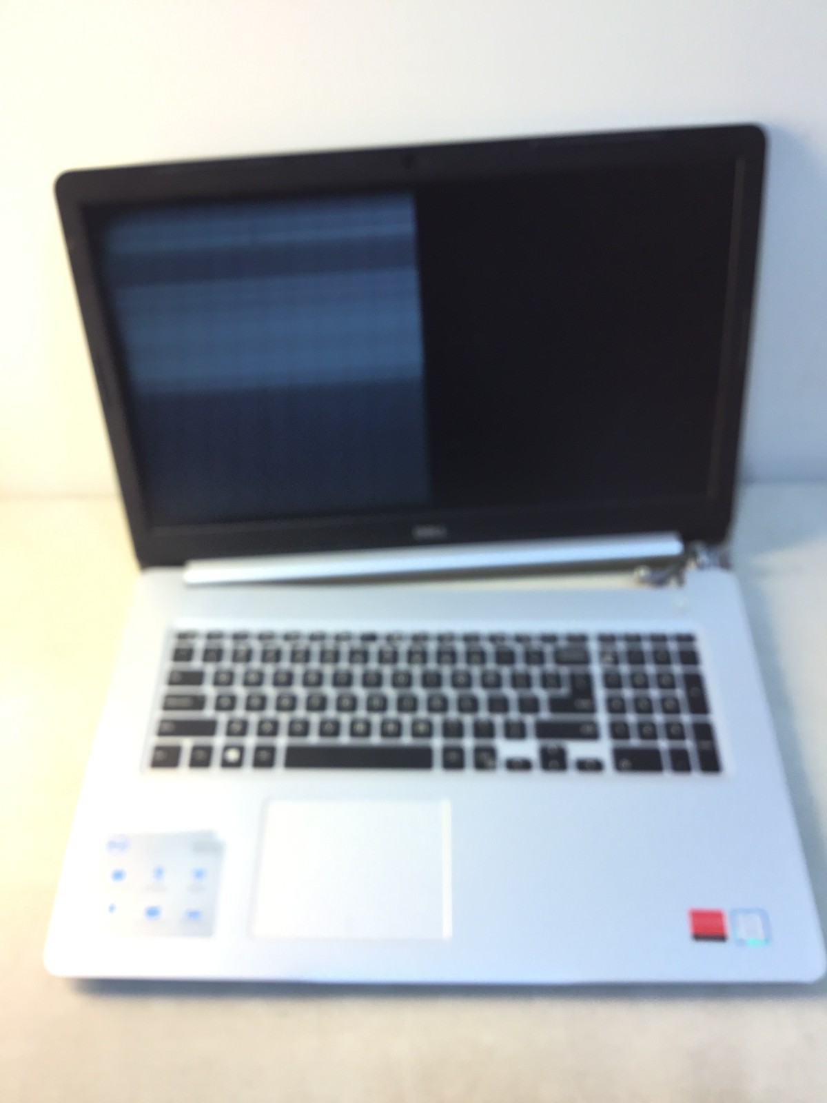 Dell Inspiron 17 5767 – FHD – i7-8600U – 4GB – NO HD