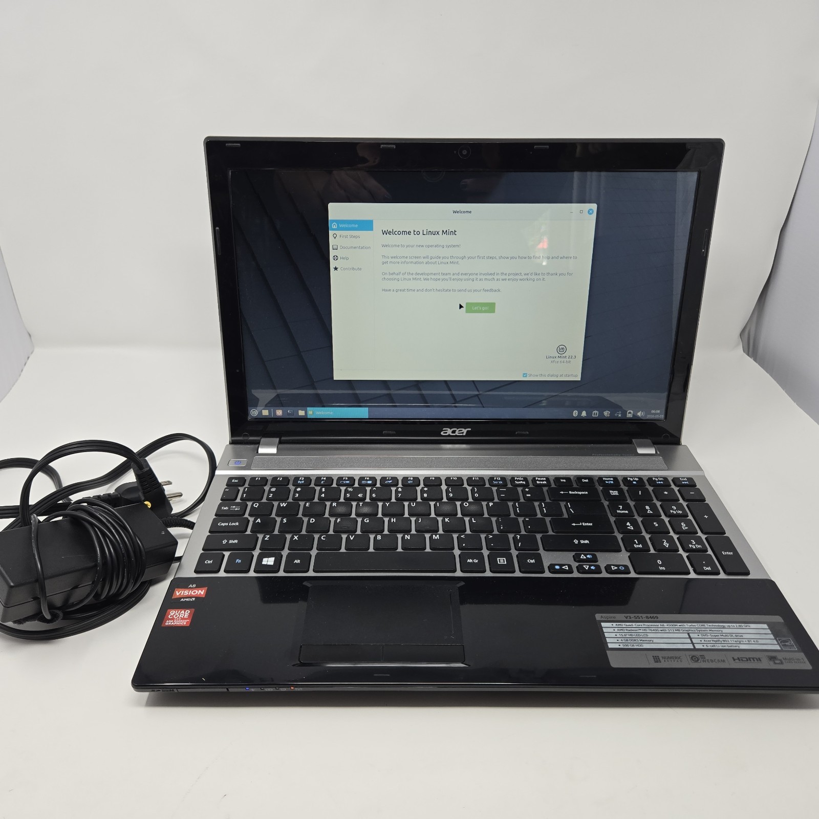 Acer Aspire V3-551-8469 WITH LINUX, AMD A8-4500M, 4 GB MEMORY, 500 GB HDD *READ*