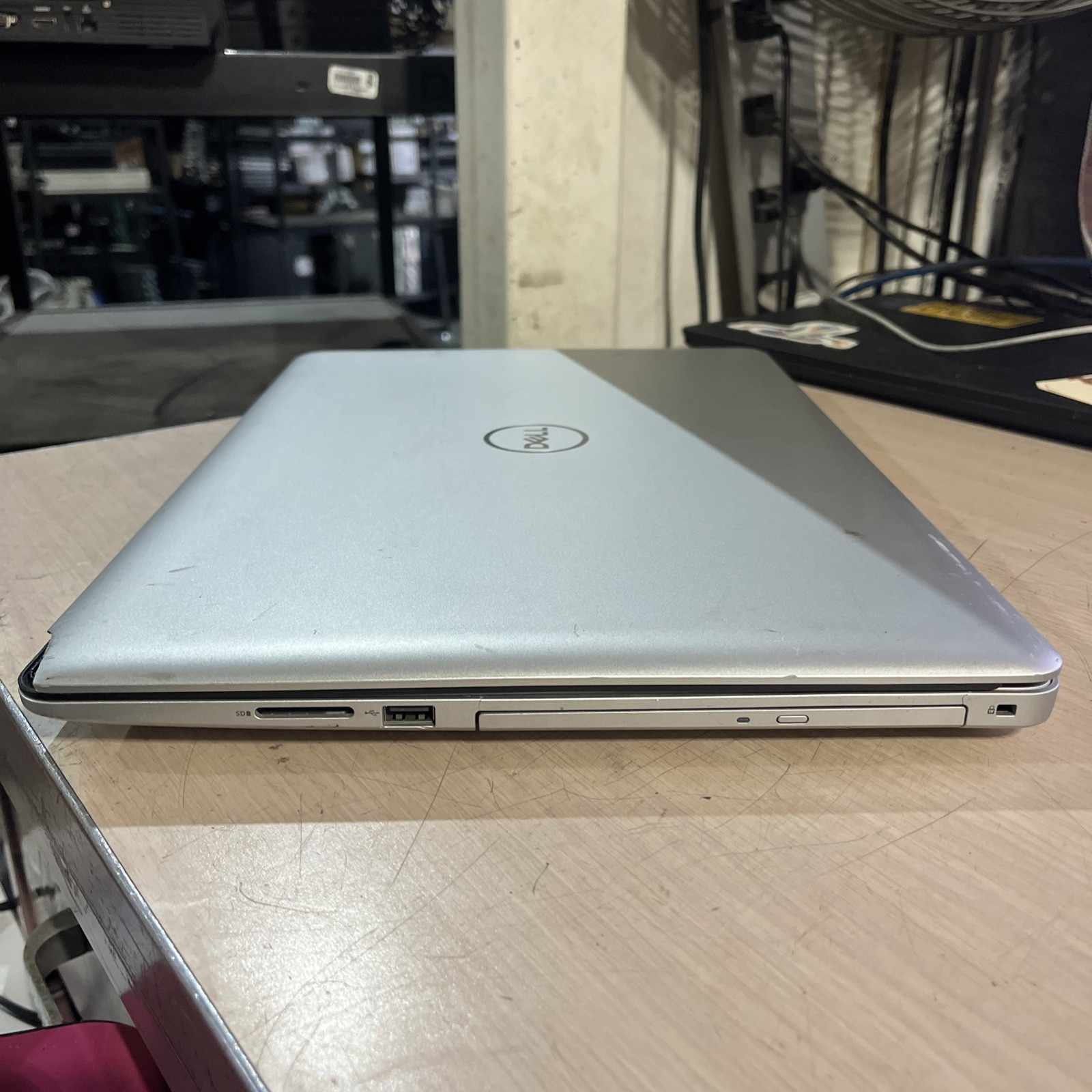 DELL INSPIRON 5575 AMD RYZEN 3 2200U 8GB RAM NO HD