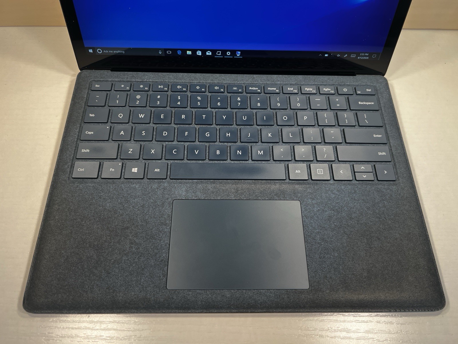 Microsoft Surface Laptop 13.5 inch (256 GB, Intel Core i7 7th Gen., 2.50 GHz,, 8