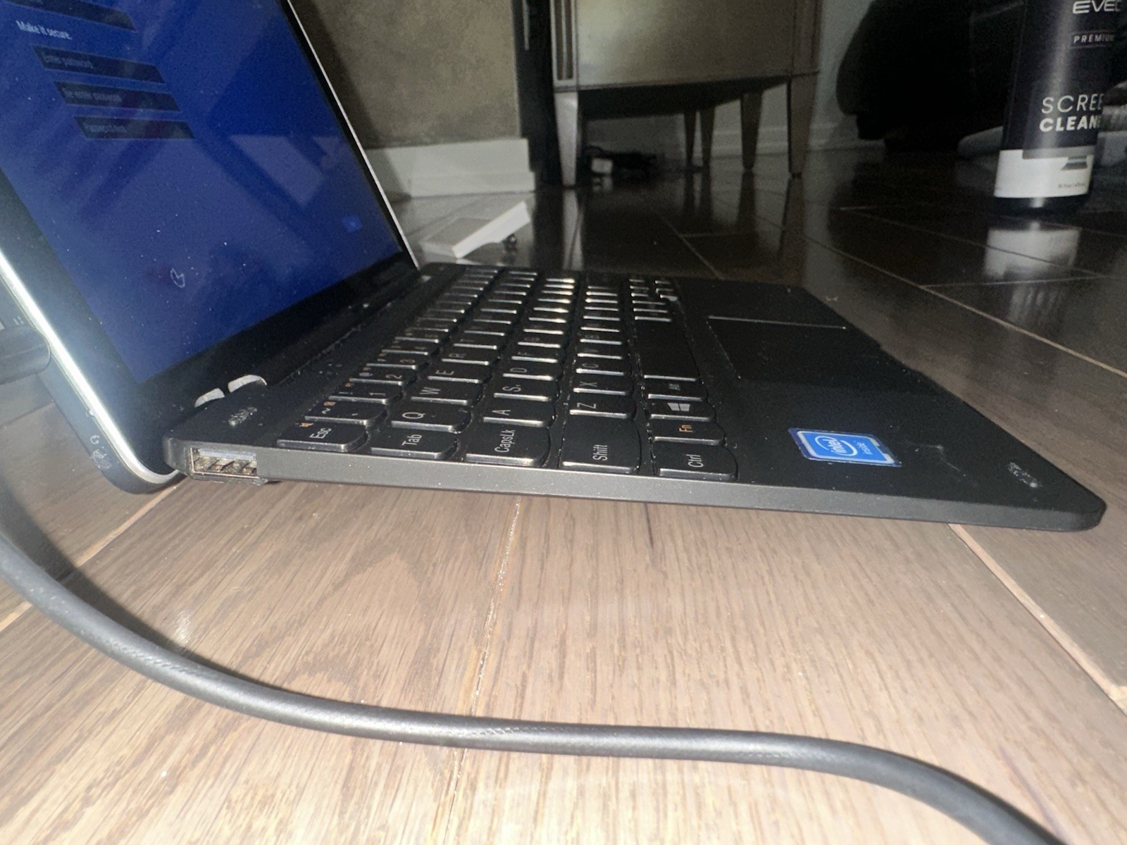 Lenovo IdeaPad MIIX 300-10IBY 2-In-1 Tablet With Keyboard Model 80NR – Excellent