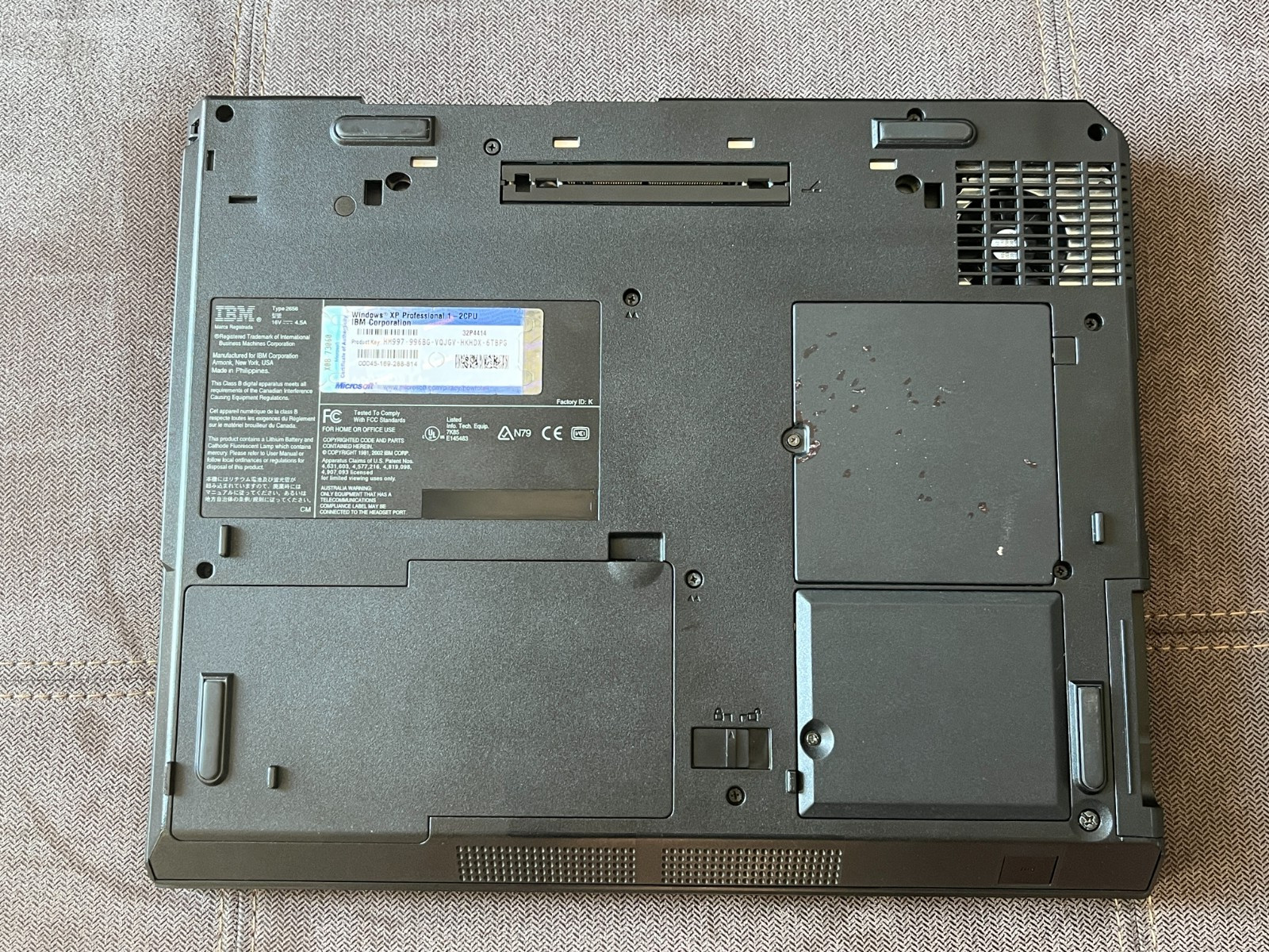 Vintage IBM ThinkPad R31, 14.1″, 40 GB HDD, 1GB RAM, Win XP Pro, dock & extras