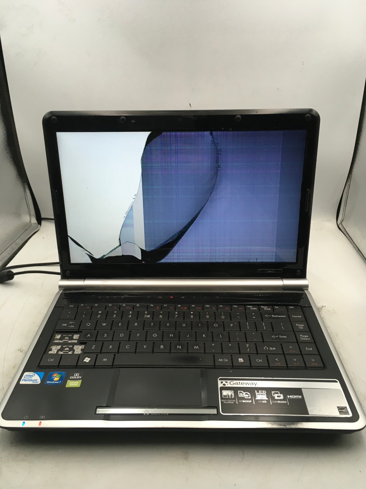 GATEWAY Z06 LAPTOP – FOR PARTS/BAD LCD – INTEL i5-11400H – NO RAM – READ – BB