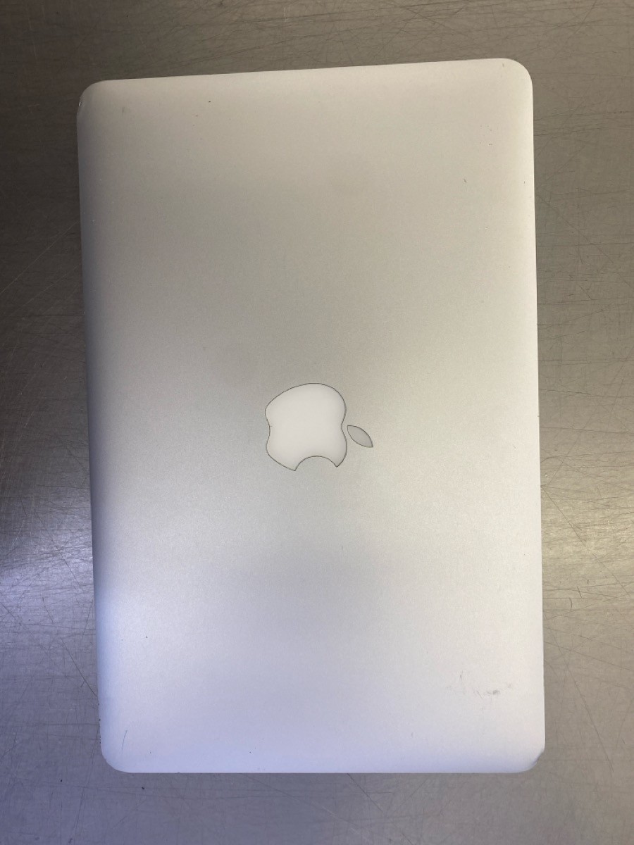 APPLE MACBOOK AIR A1465 2015 MODEL 1.6GHZ INTEL CORE i5 W/4GB MEM. (CJL006582)