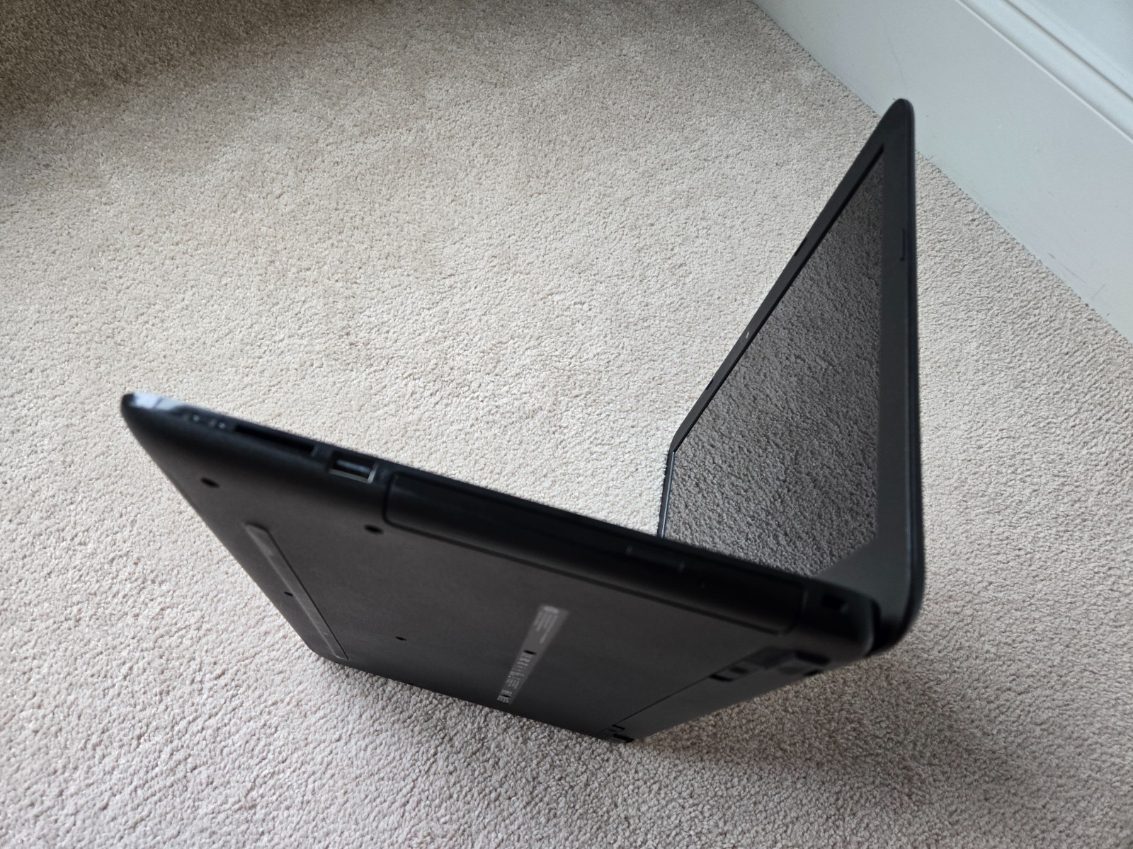 HP Laptop 15-ac121dx 15.6″ Intel i3-5010U 2.10GHz 6GB RAM 1TB HDD WIN 10 HOME