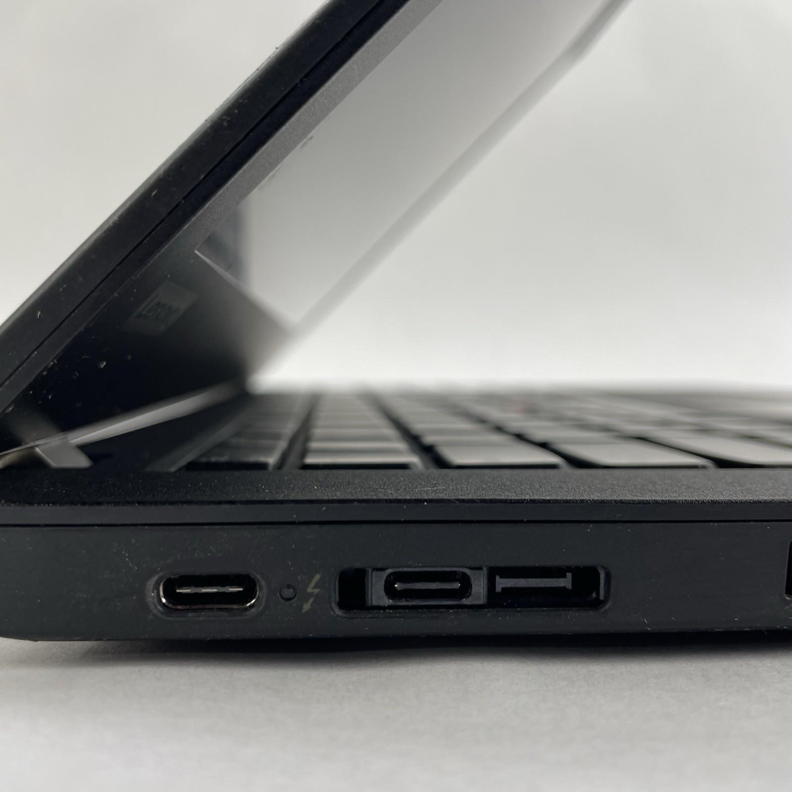 Lenovo ThinkPad T480 14″ i5-8350U 1.70 GHz 8 GB RAM No SSD/OS/AC – READ
