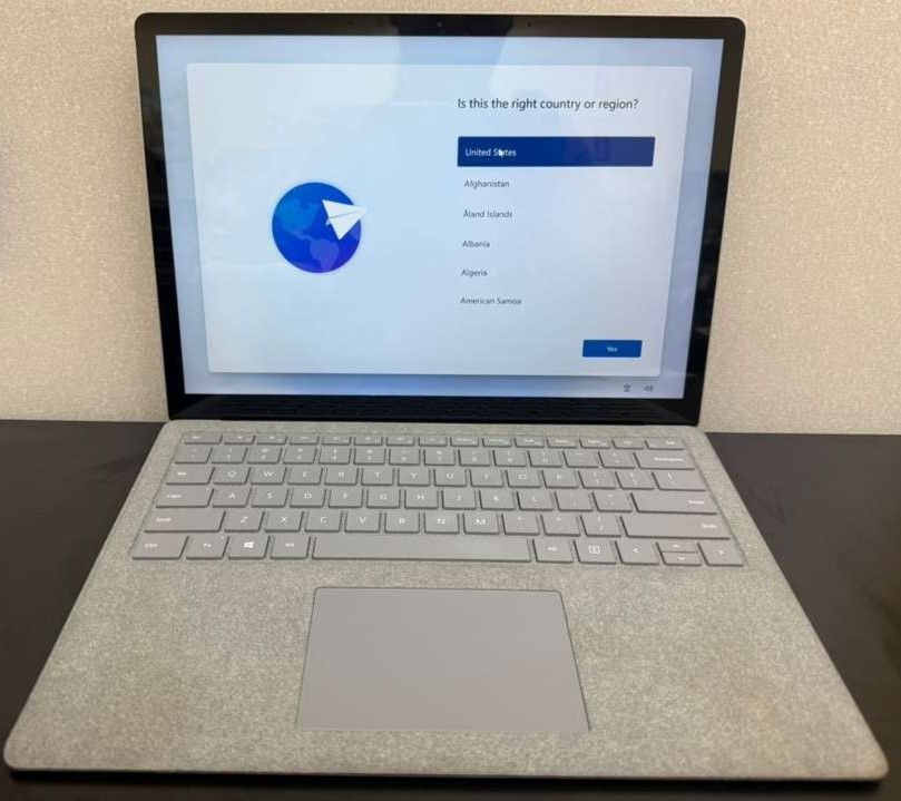 Microsoft Surface Laptop 2 13.5″ i5-8350U 8GB 256GB SSD Win 11 Pro USED