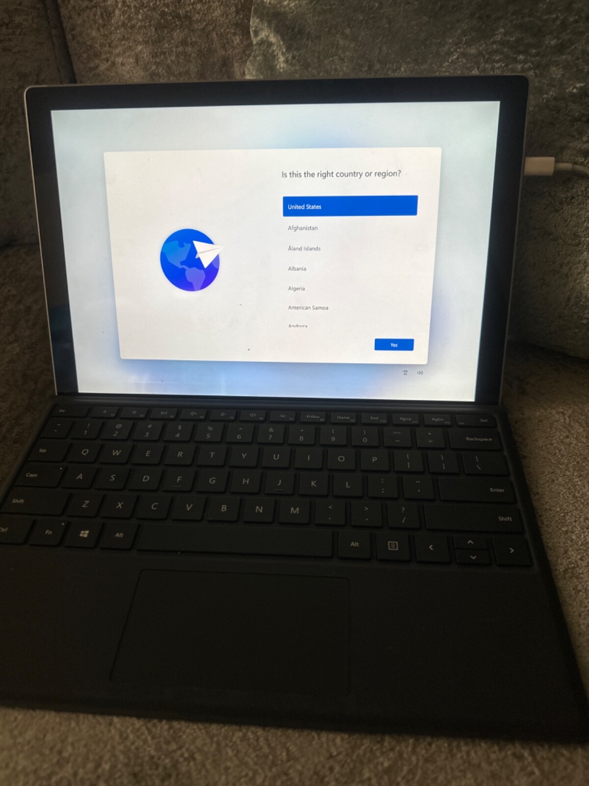Microsoft Surface Pro 7 12.3″ (Intel Core i5-1035G4, 8GB RAM) with Keyboard/Pen
